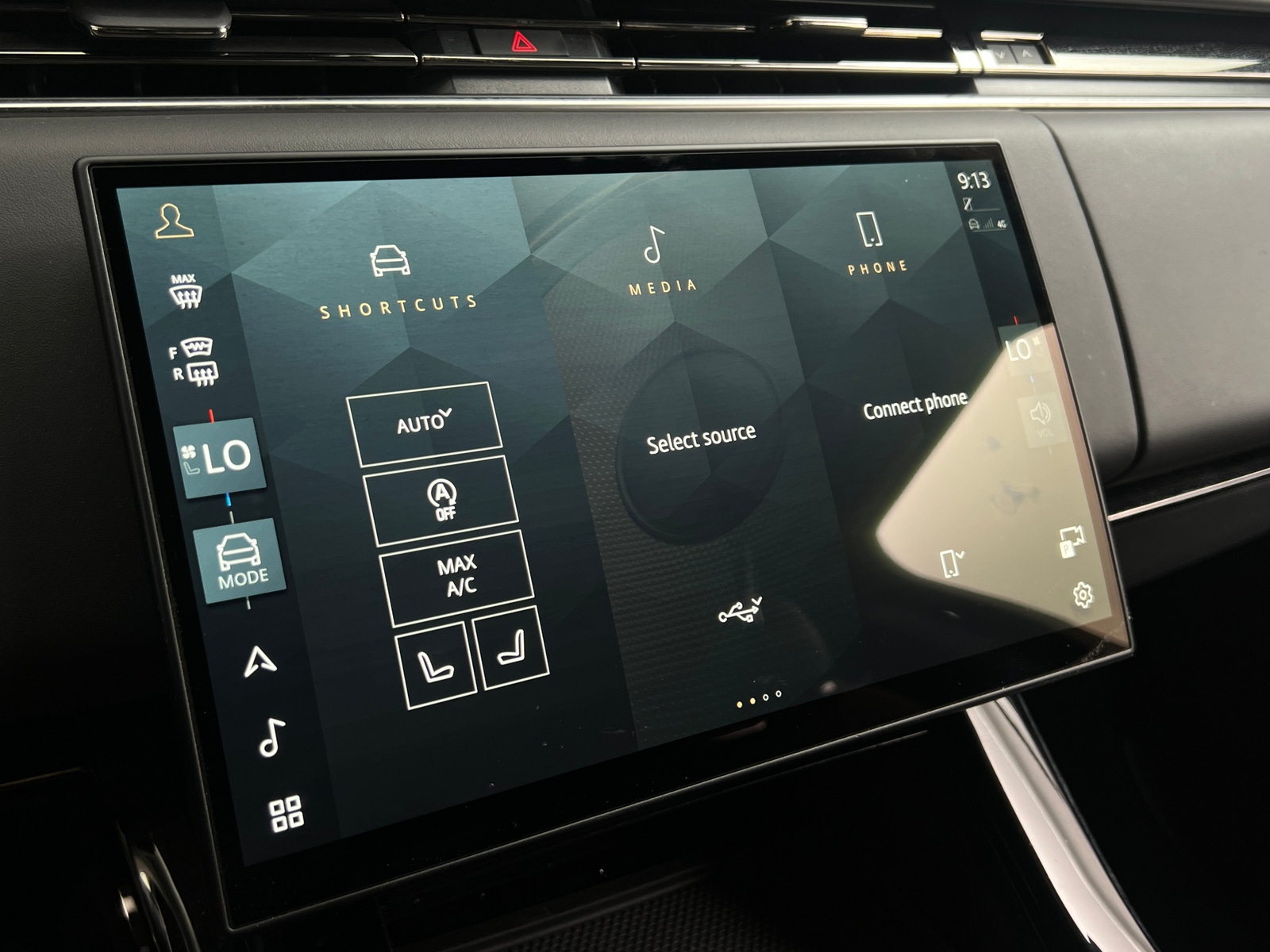 Thumbnail: 2024 Land Rover Range Rover Sport - 4