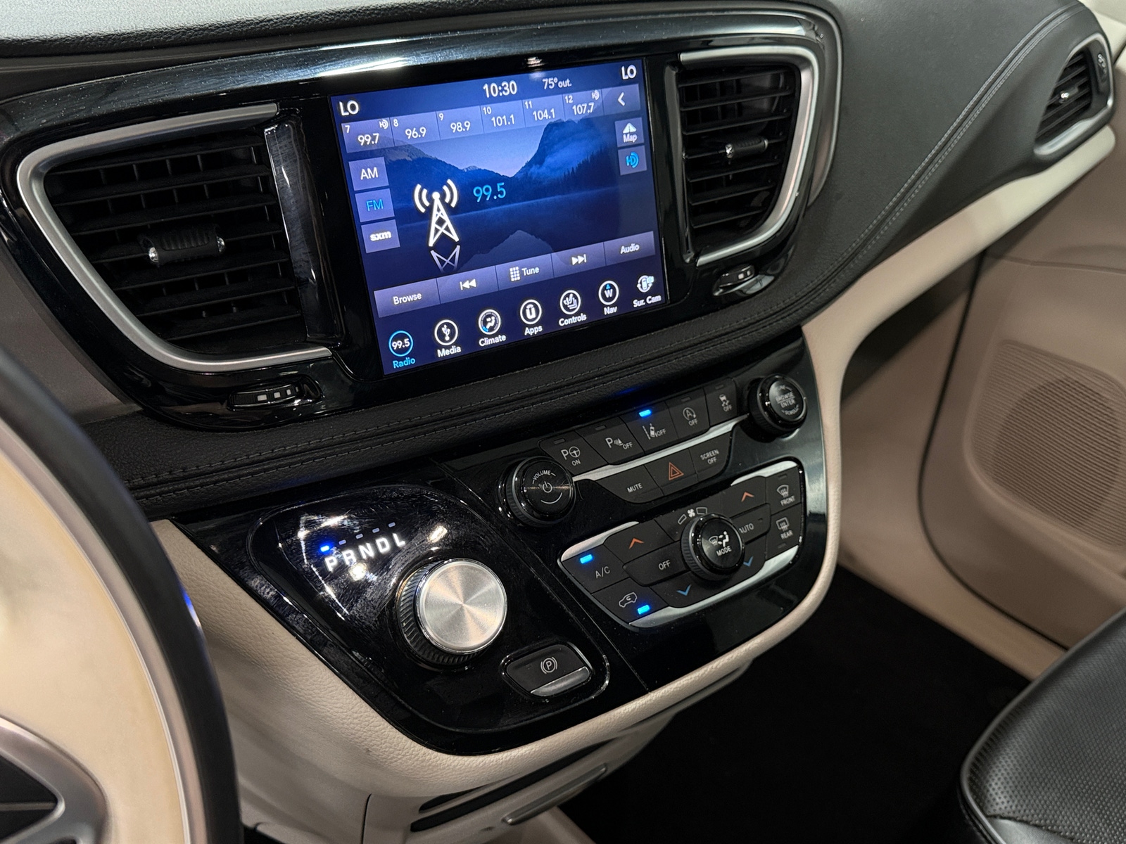 Thumbnail: 2019 Chrysler Pacifica - 3