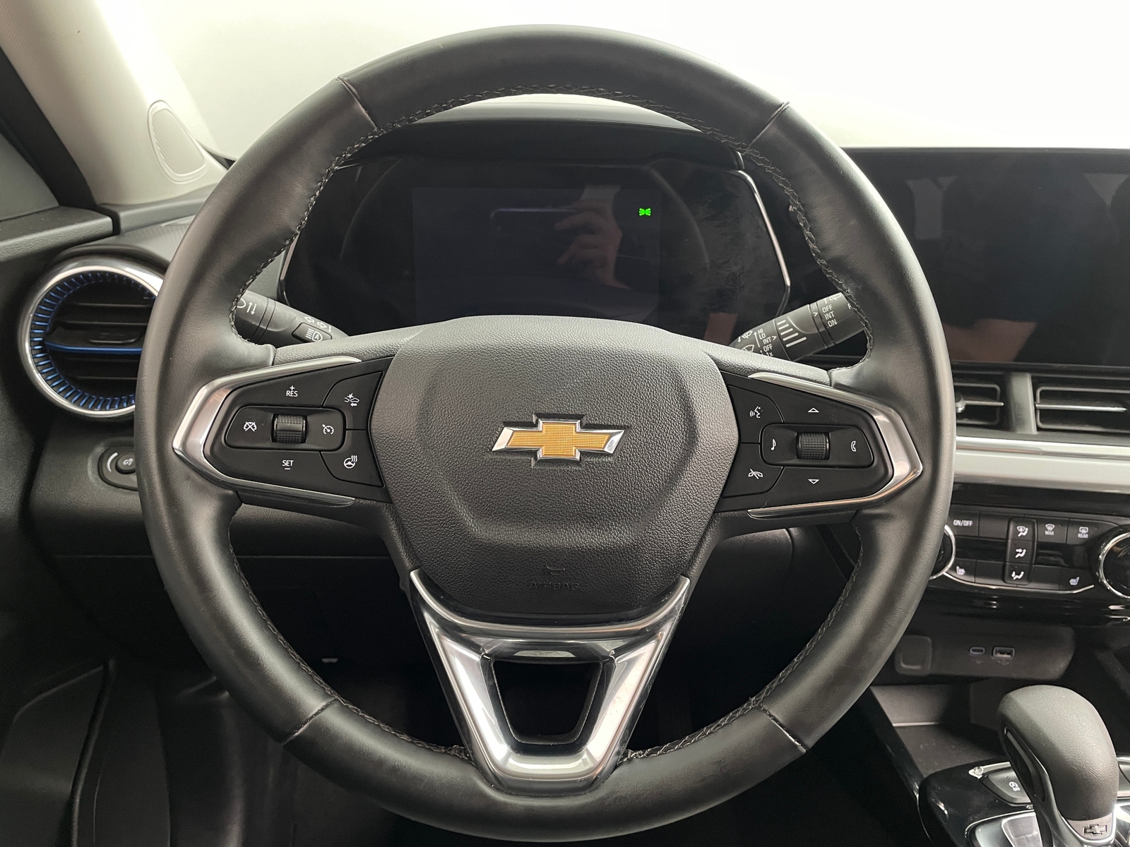 Thumbnail: 2025 Chevrolet Trax - 4