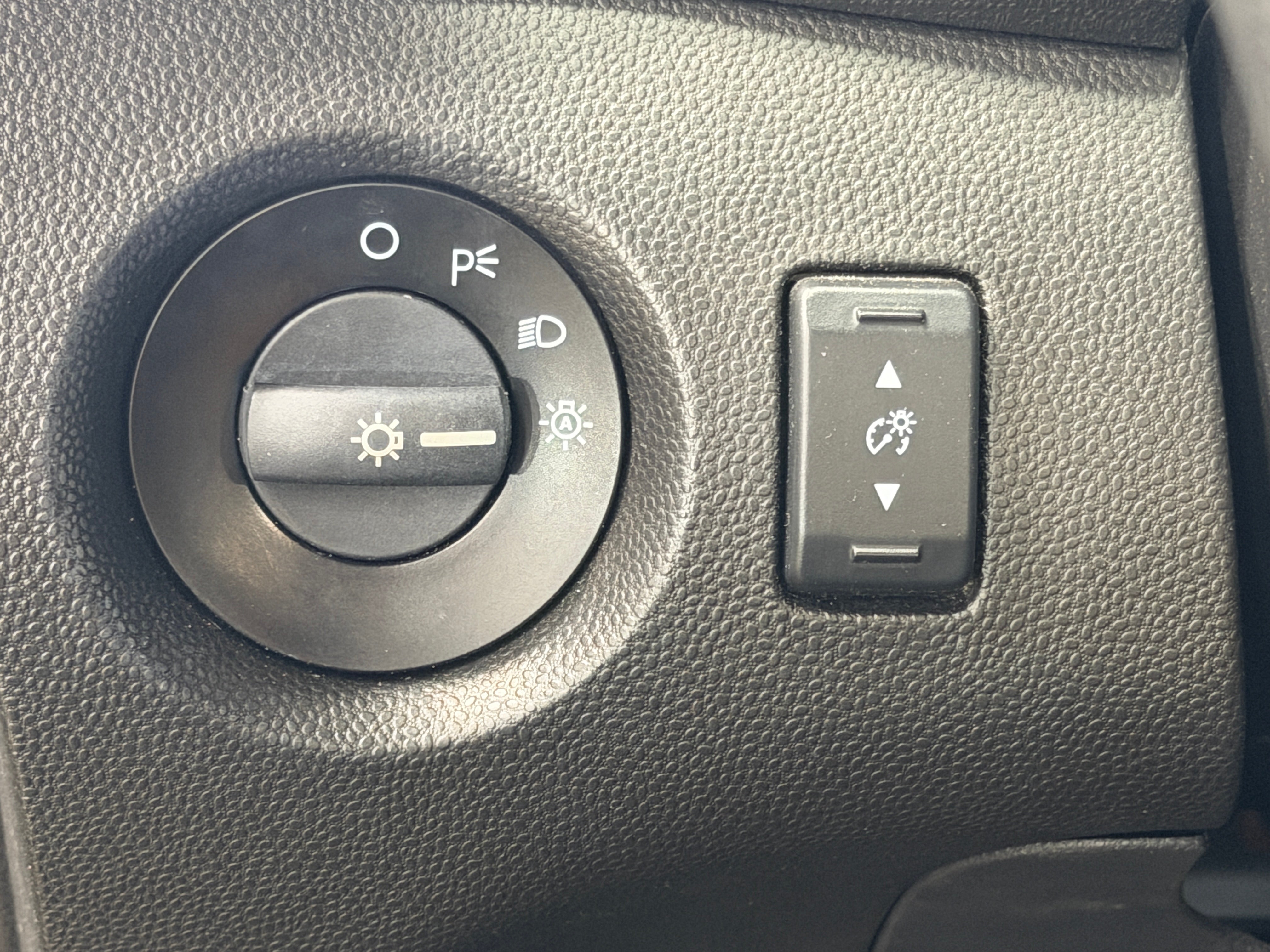 Used 2019 Ford Fiesta SE with VIN 3FADP4BJ5KM104435 for sale in Pewaukee, WI