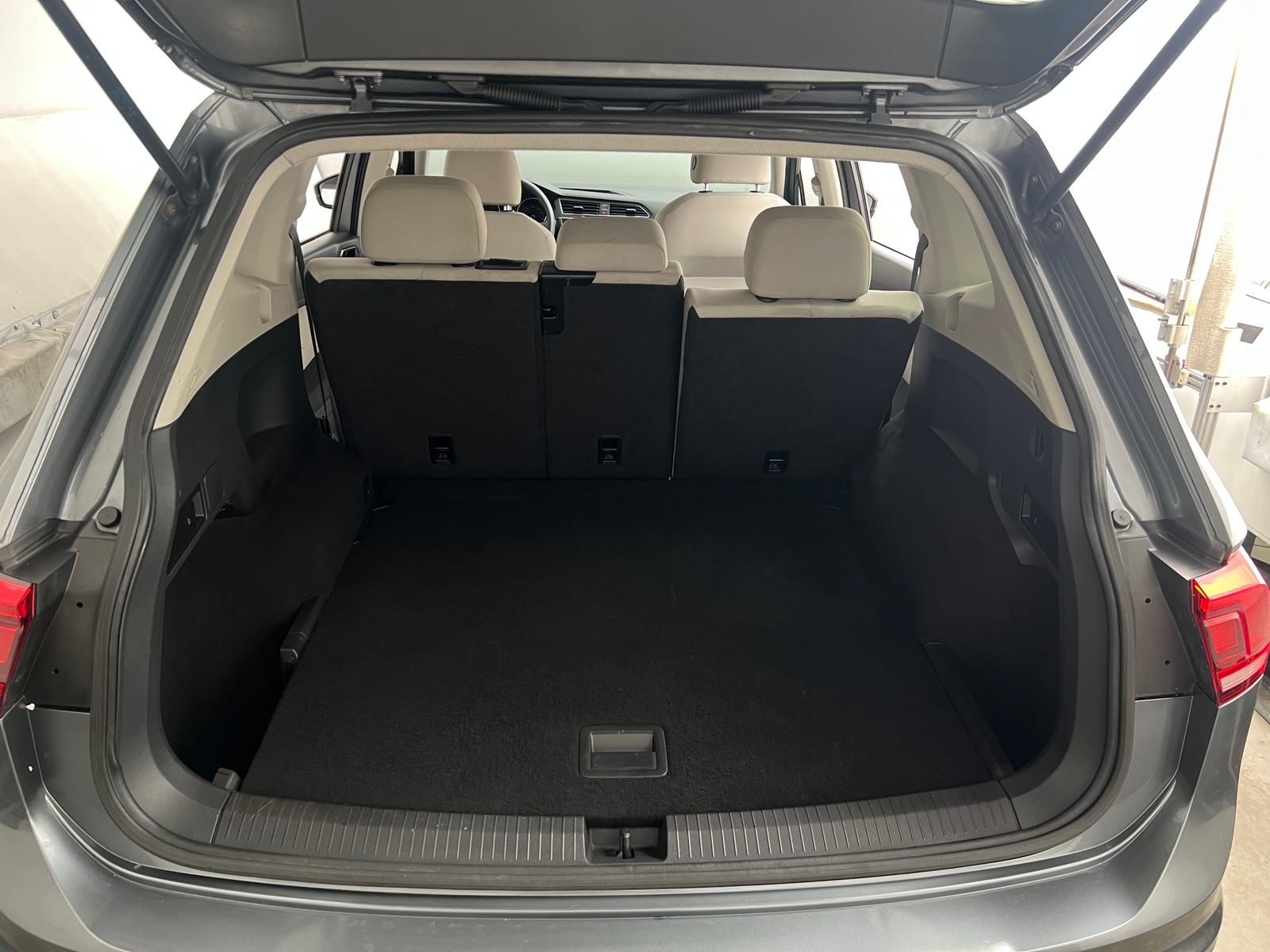 Thumbnail: 2018 Volkswagen Tiguan - 7
