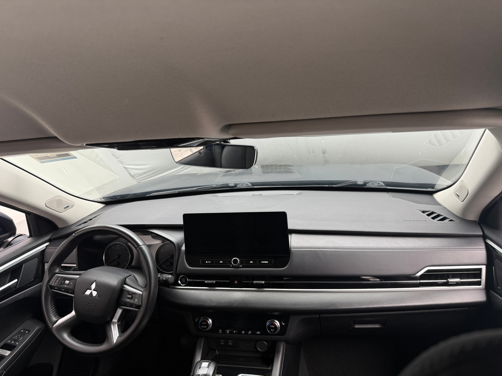 Thumbnail: 2025 Mitsubishi Outlander - 3