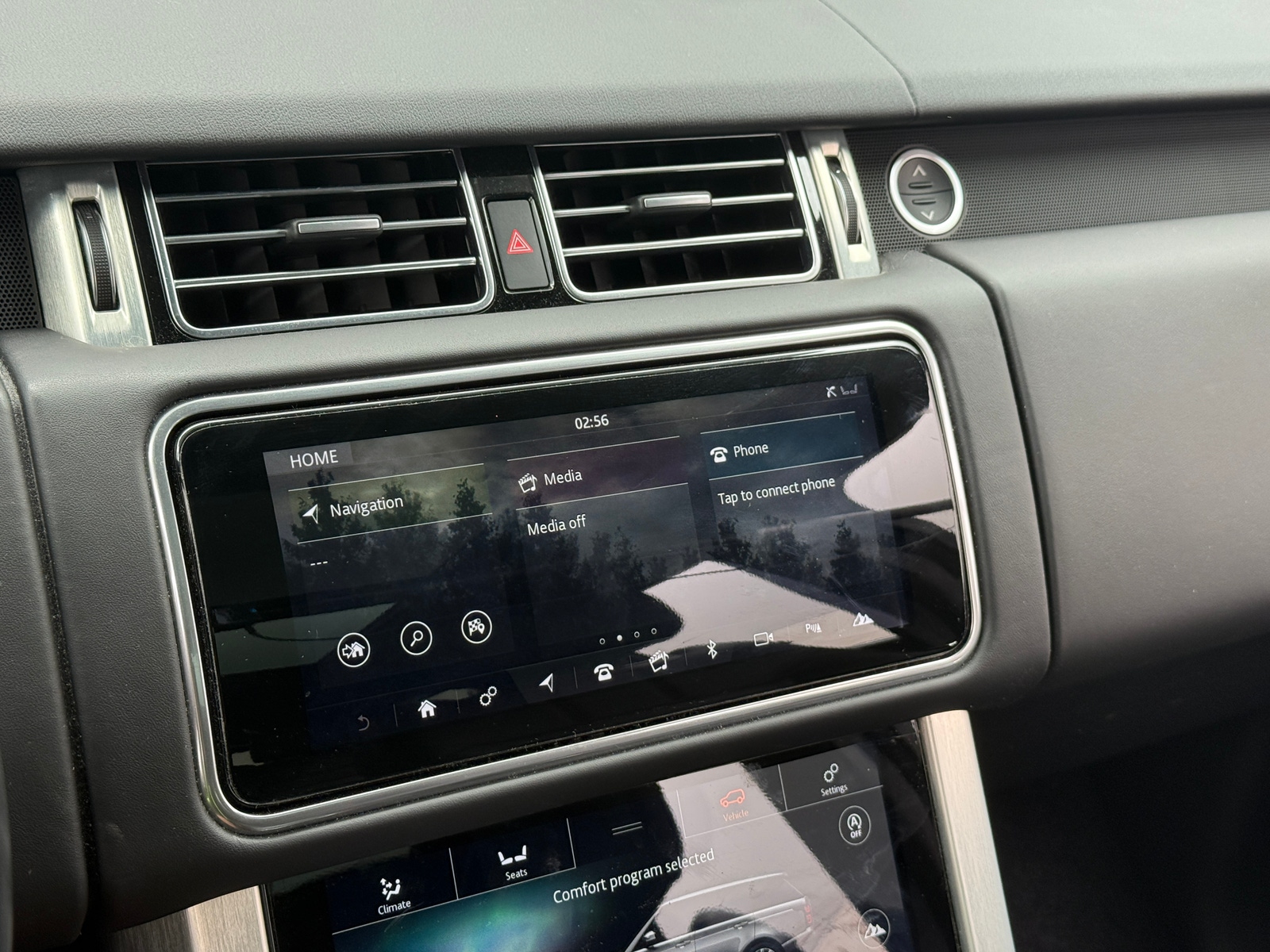 Thumbnail: 2020 Land Rover Range Rover - 3
