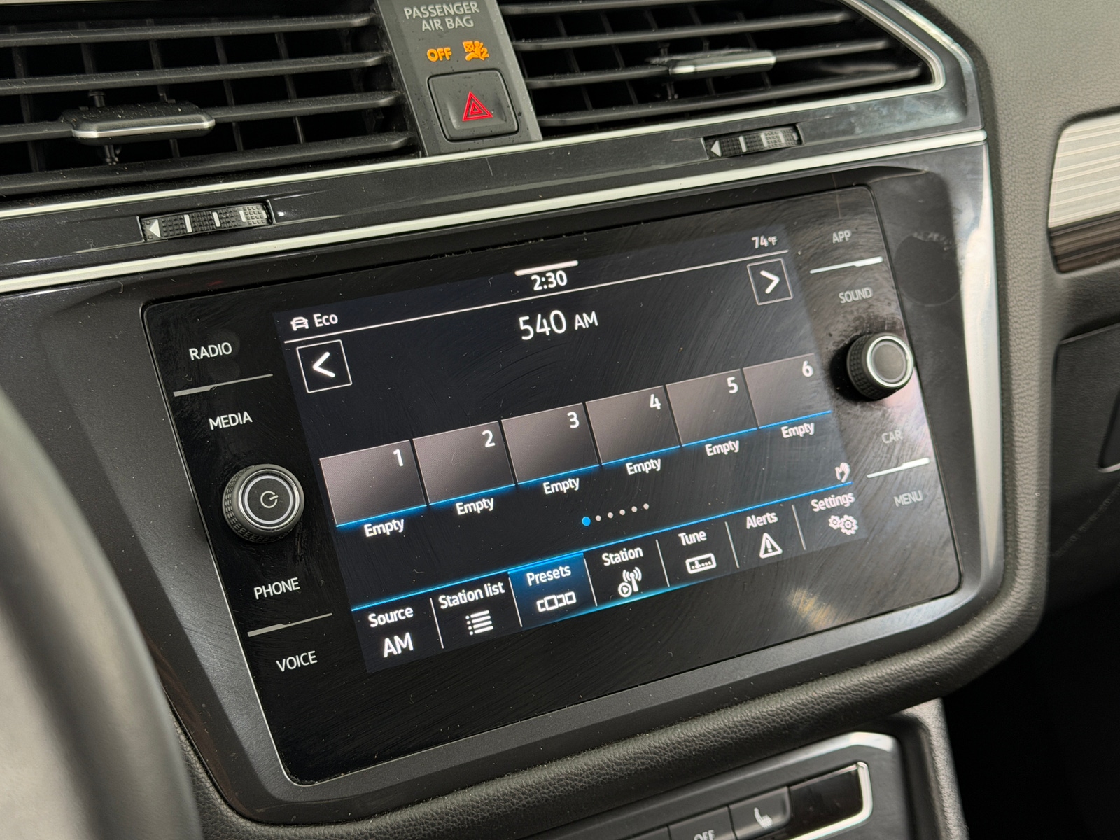 Thumbnail: 2024 Volkswagen Tiguan - 3