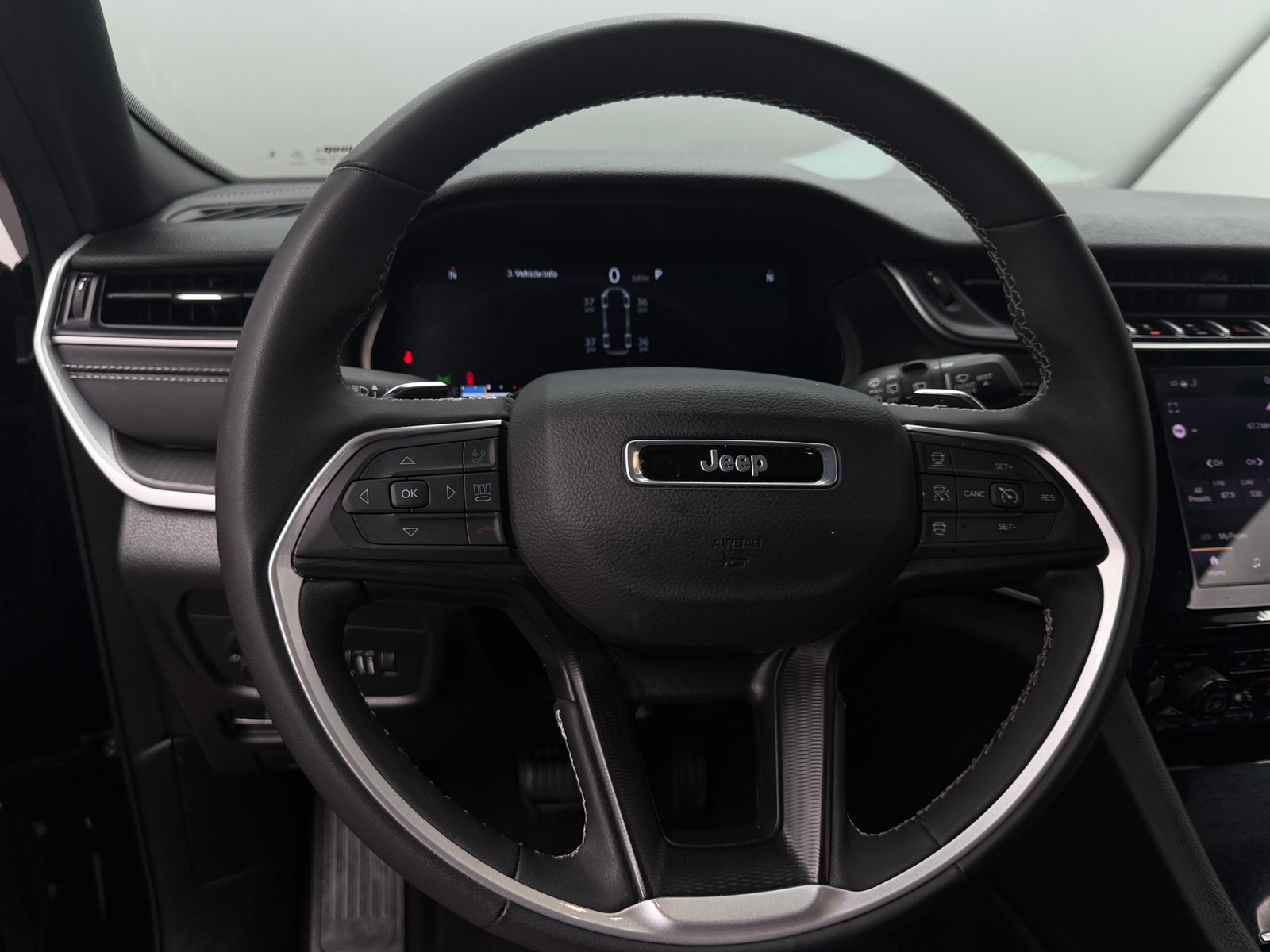 Thumbnail: 2025 Jeep Grand Cherokee L - 4
