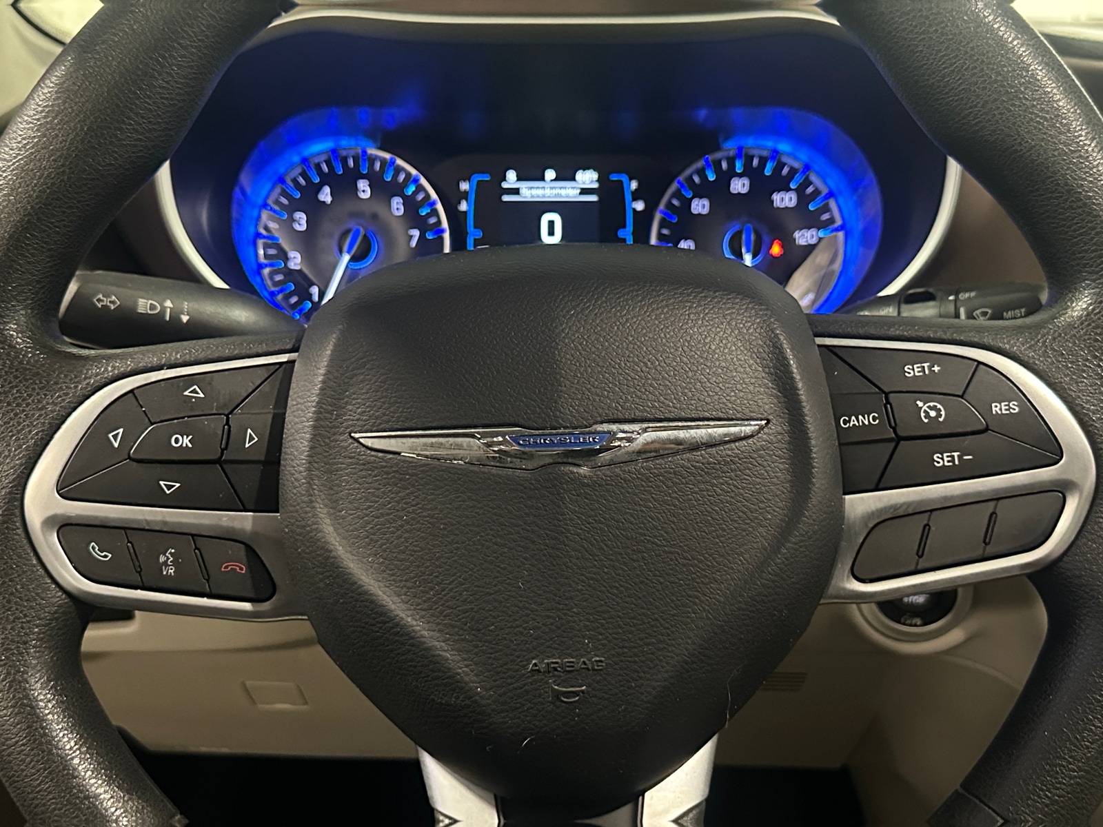 Thumbnail: 2017 Chrysler Pacifica - 5