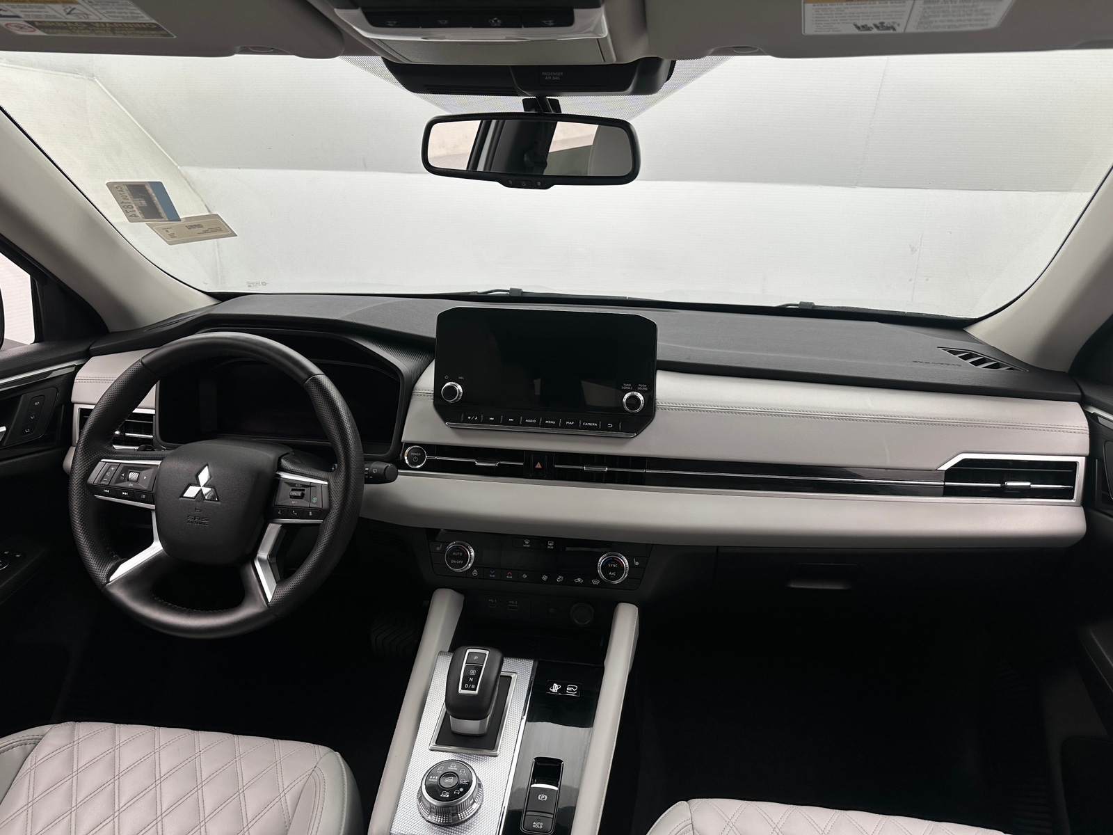 Thumbnail: 2025 Mitsubishi Outlander - 3