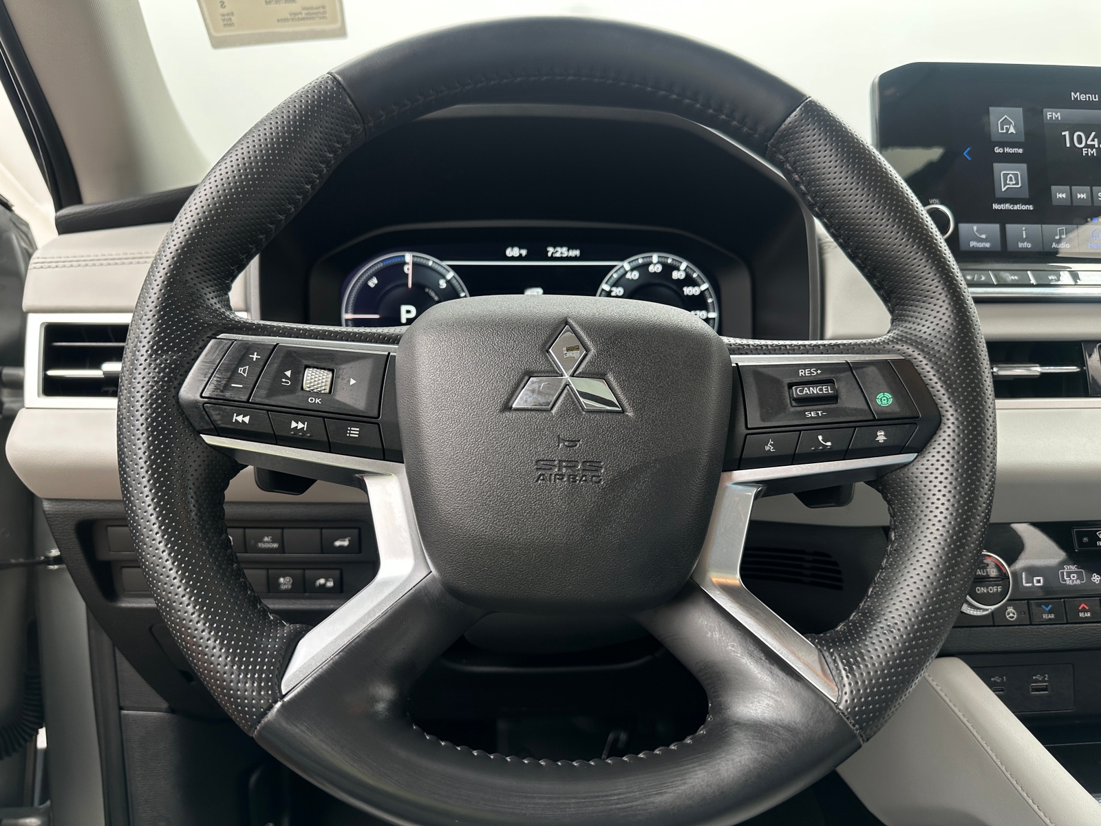 Thumbnail: 2025 Mitsubishi Outlander - 5