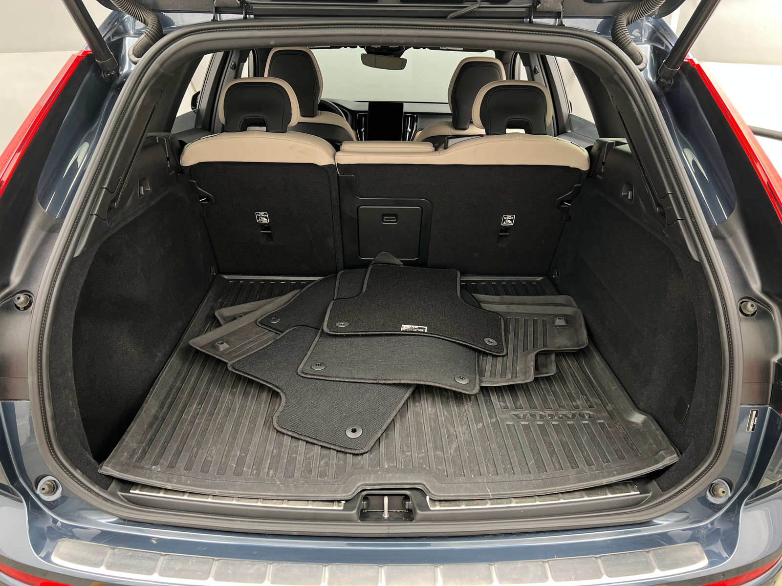 Thumbnail: 2026 Volvo XC60 - 6