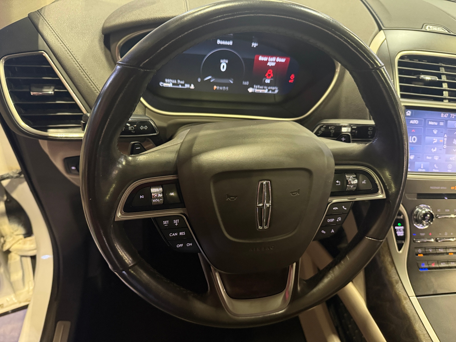 Thumbnail: 2020 Lincoln Nautilus - 4