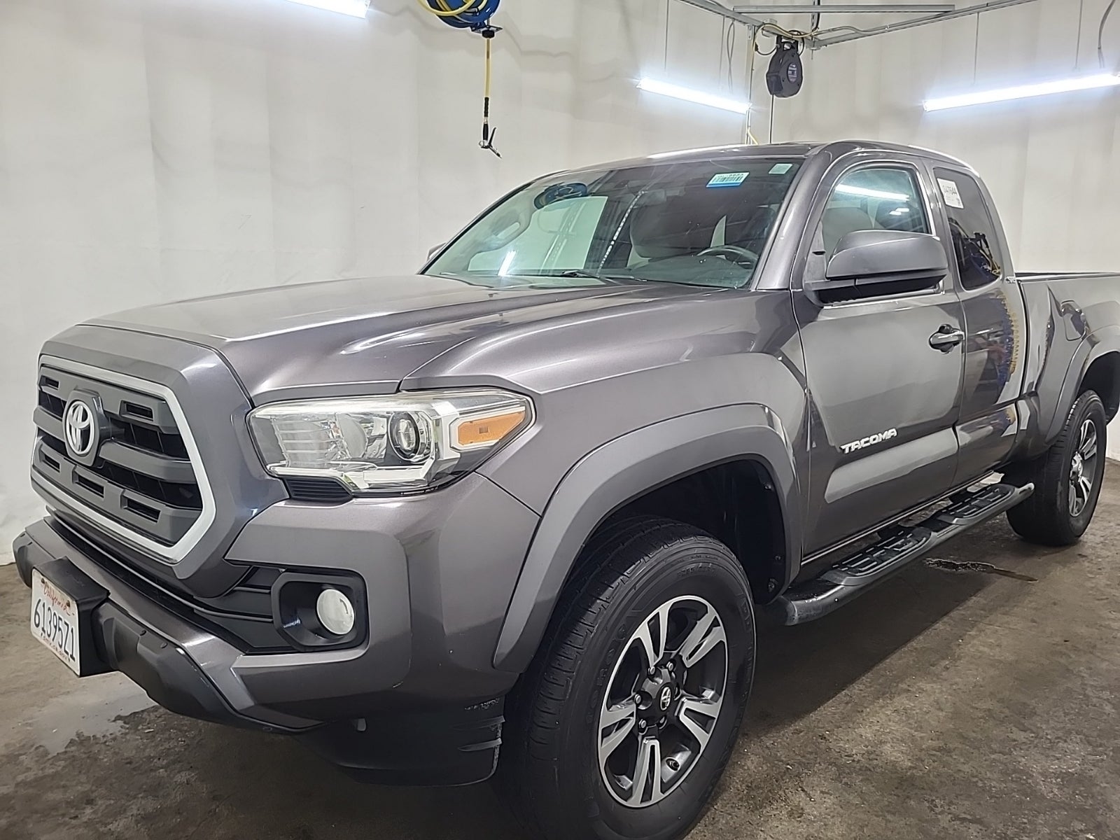 2016 Toyota Tacoma 2WD Access Cab I4 At SR5