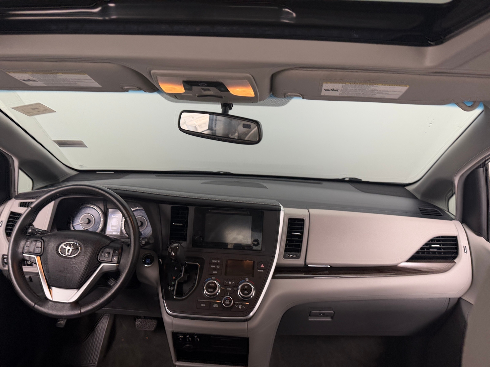 Thumbnail: 2017 Toyota Sienna - 2
