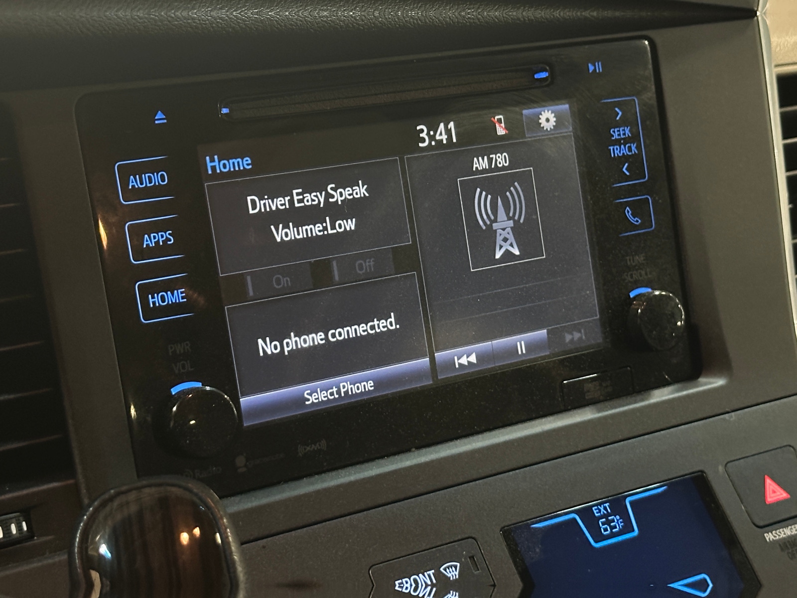 Thumbnail: 2017 Toyota Sienna - 3