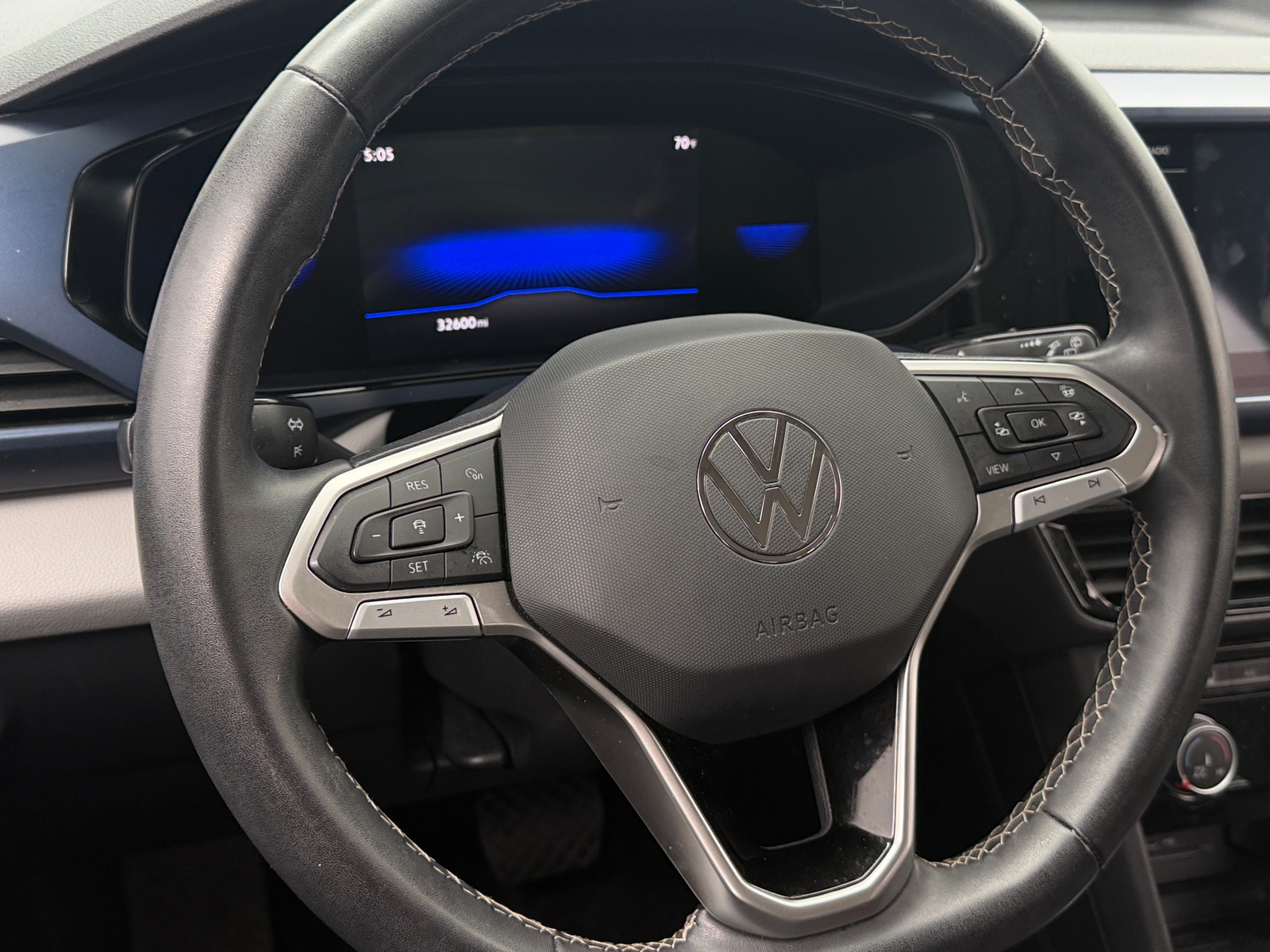 Thumbnail: 2023 Volkswagen Taos - 4