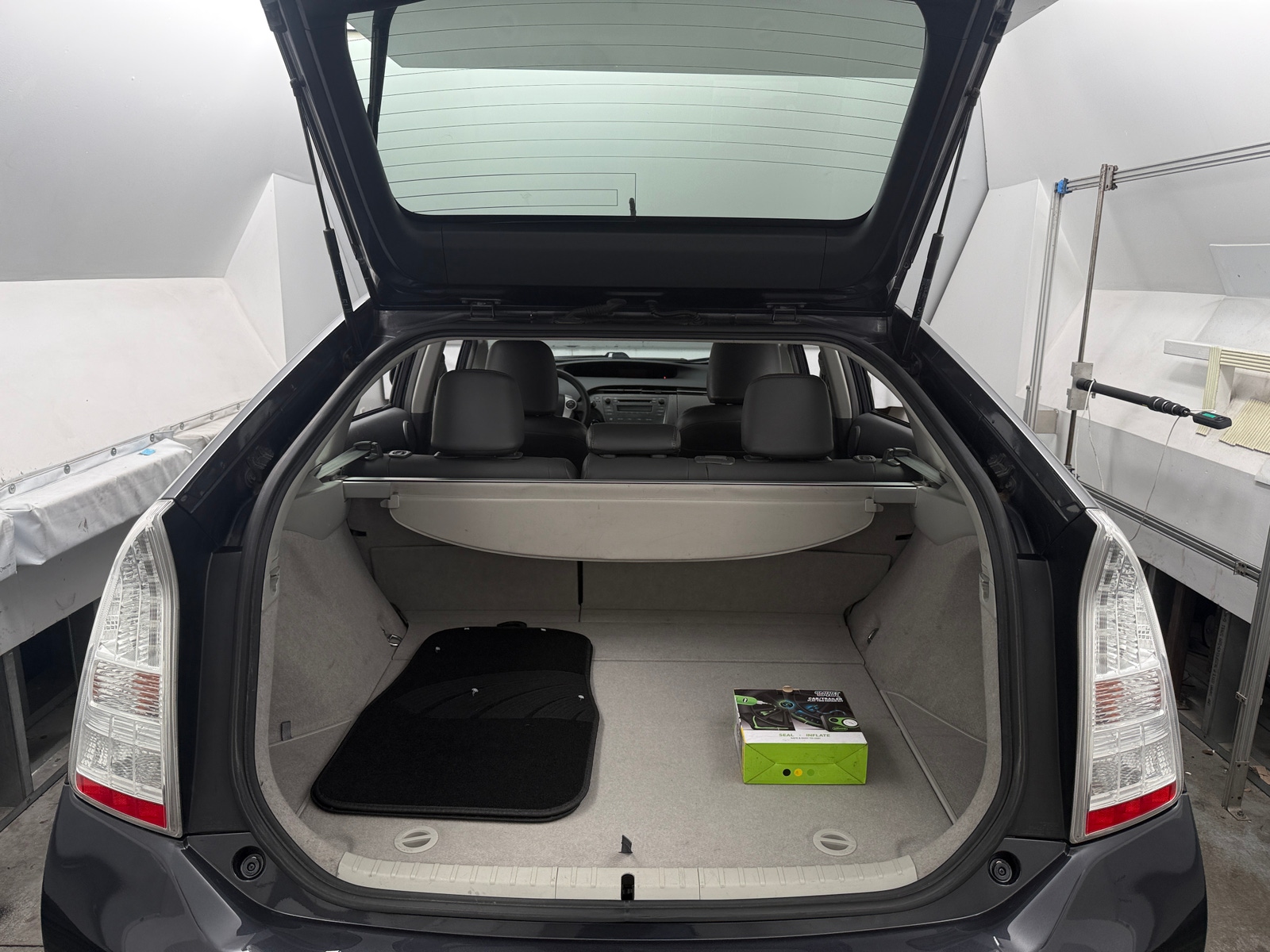 Thumbnail: 2011 Toyota Prius - 7