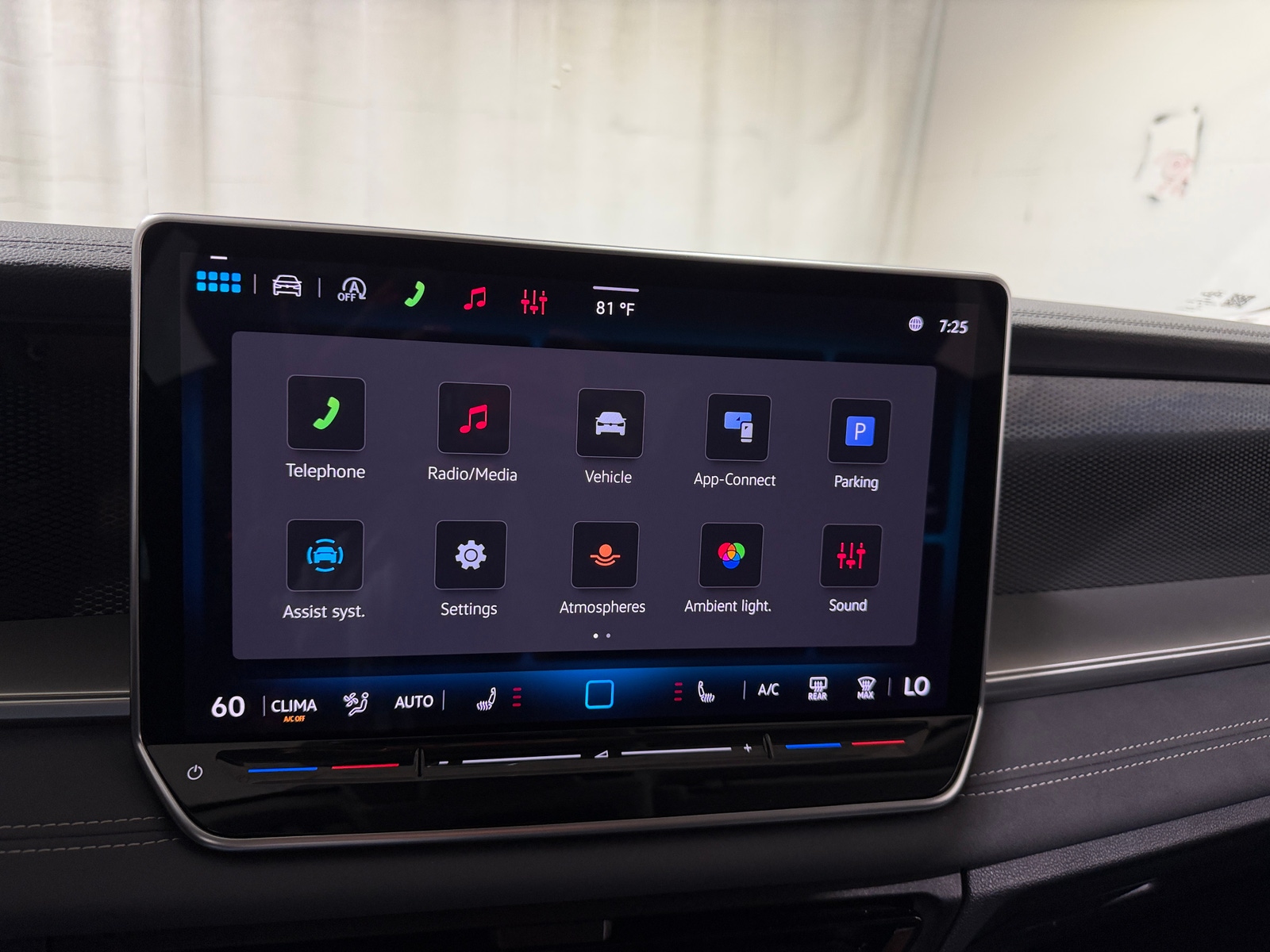 Thumbnail: 2026 Volkswagen Tiguan - 3