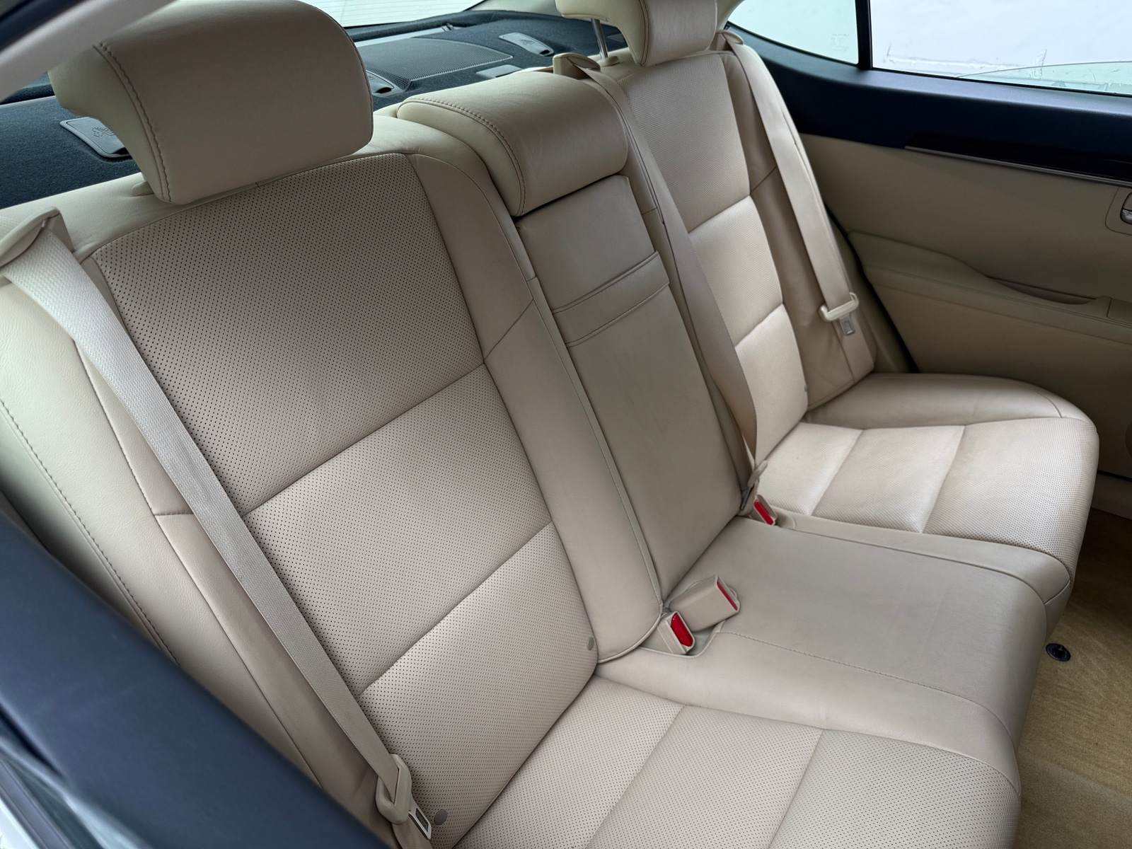 Thumbnail: 2015 Lexus ES - 6