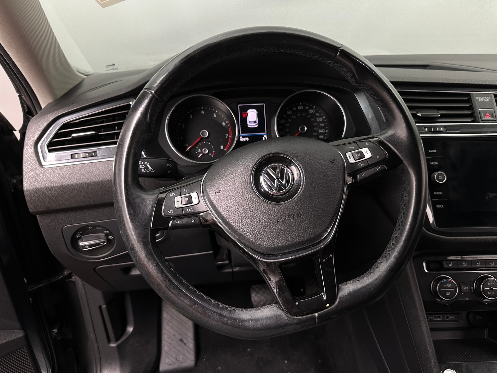 Thumbnail: 2018 Volkswagen Tiguan - 4