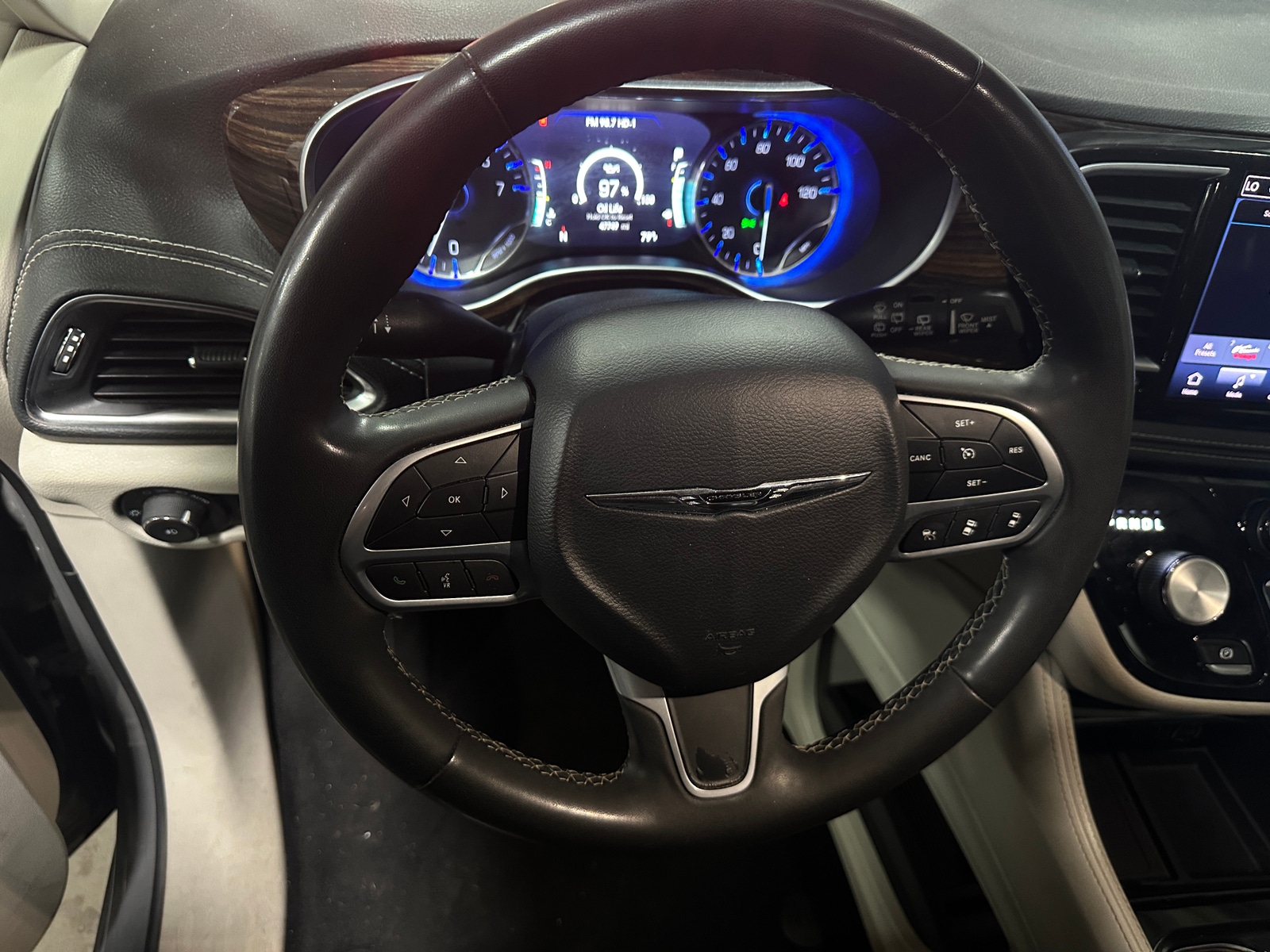 Thumbnail: 2022 Chrysler Pacifica - 4