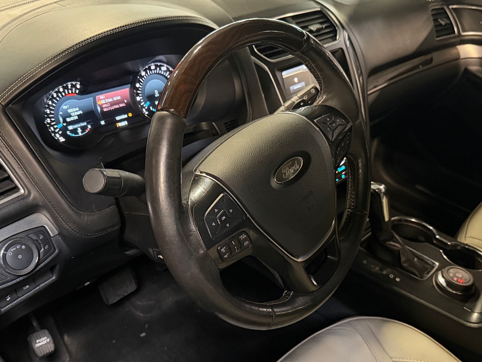 Thumbnail: 2016 Ford Explorer - 4