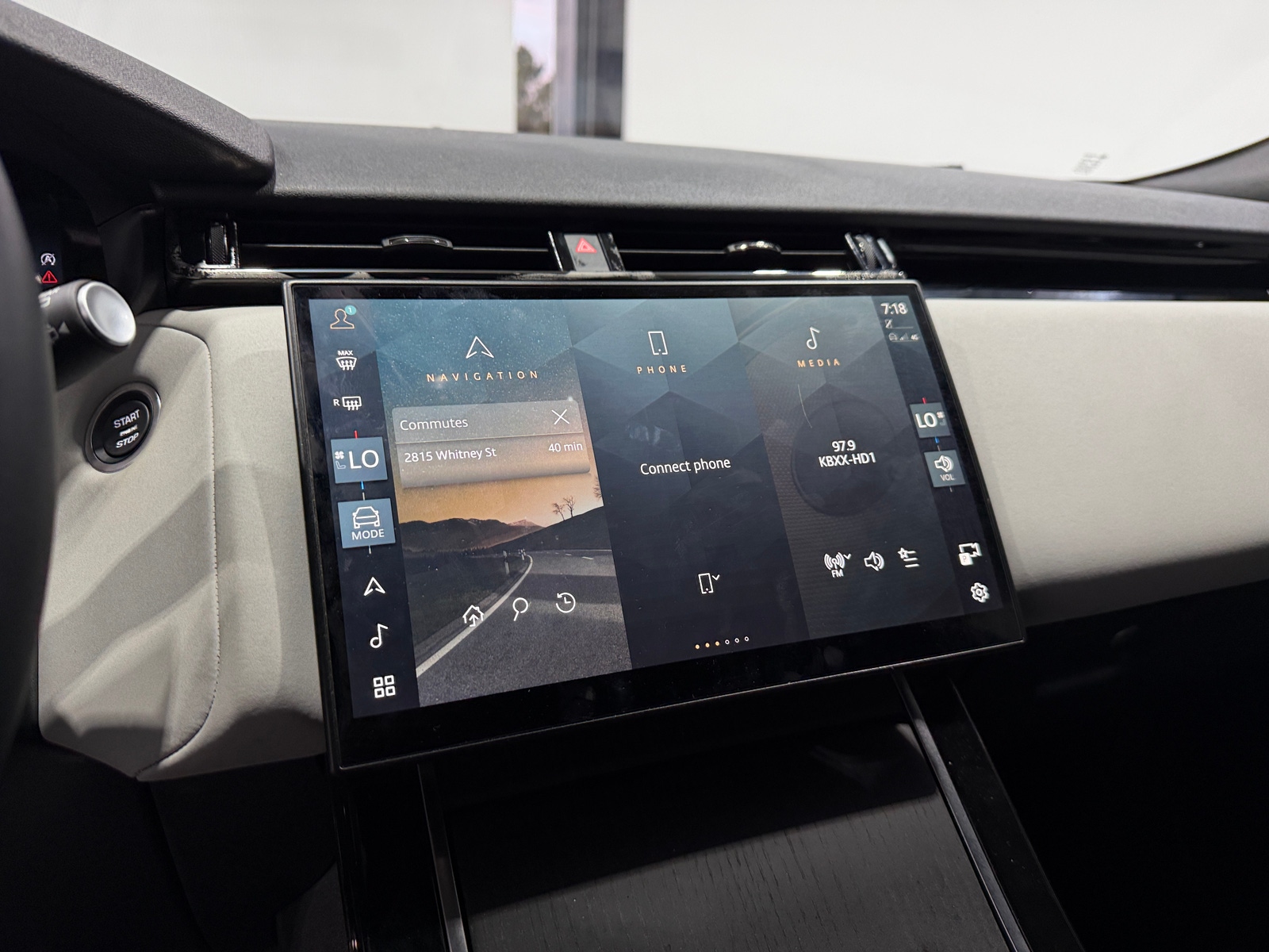 Thumbnail: 2024 Land Rover Range Rover Velar - 3