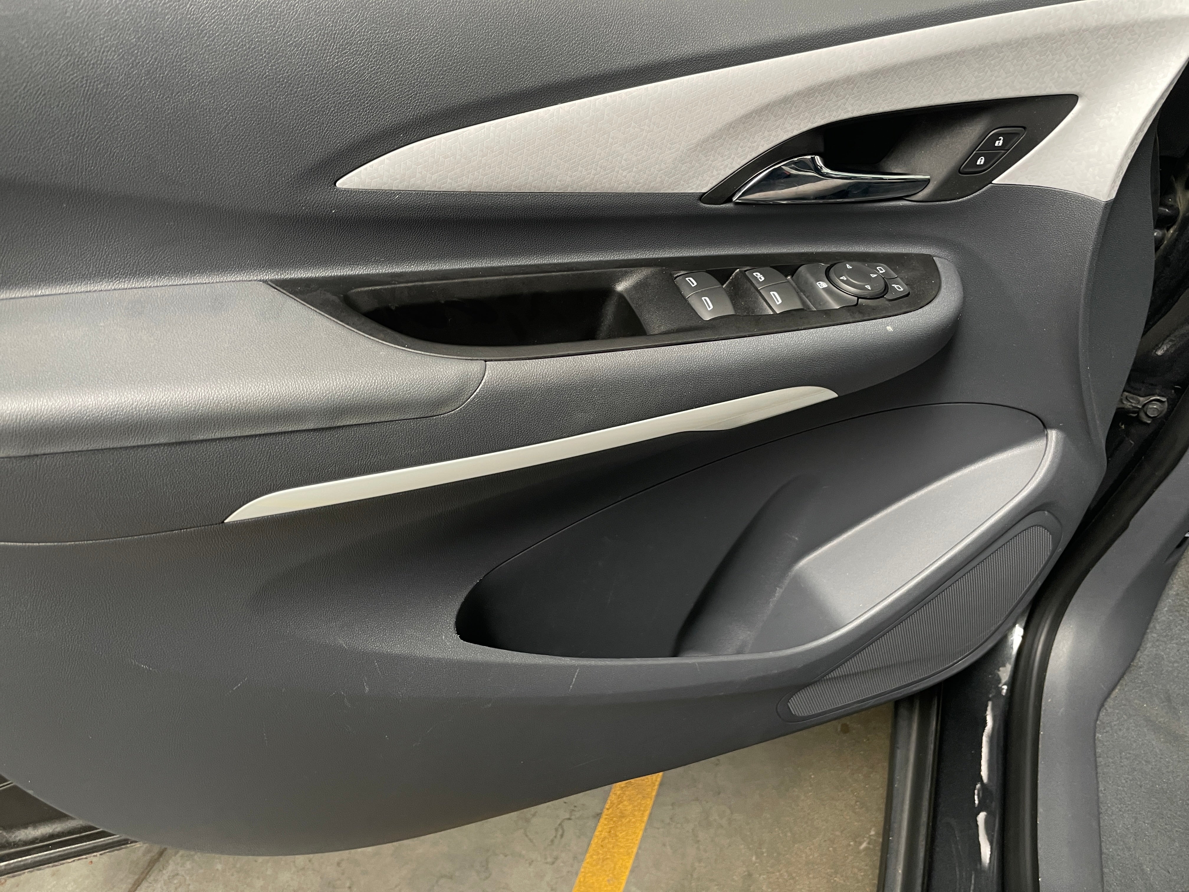 Used 2021 Chevrolet Bolt EV LT with VIN 1G1FY6S07M4107444 for sale in Oak Creek, WI