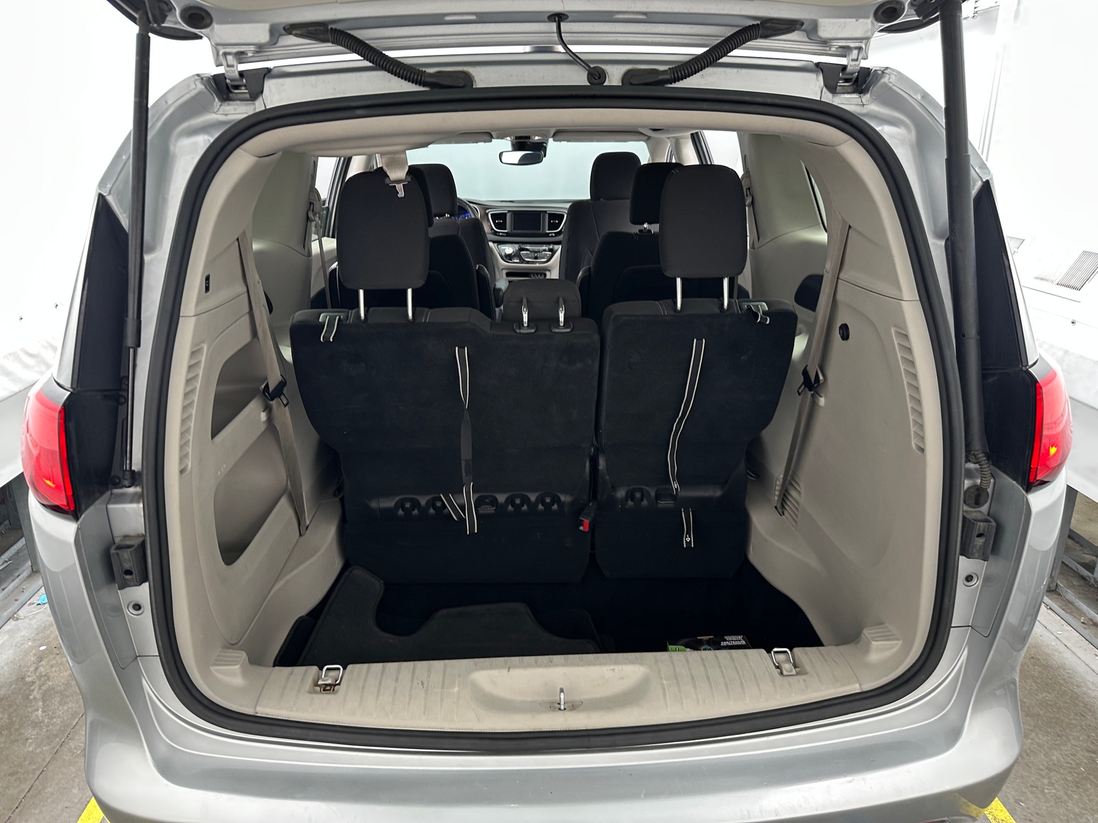 Thumbnail: 2023 Chrysler Voyager - 7
