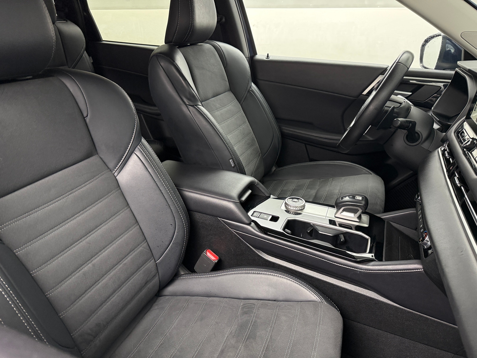 Thumbnail: 2025 Mitsubishi Outlander - 2