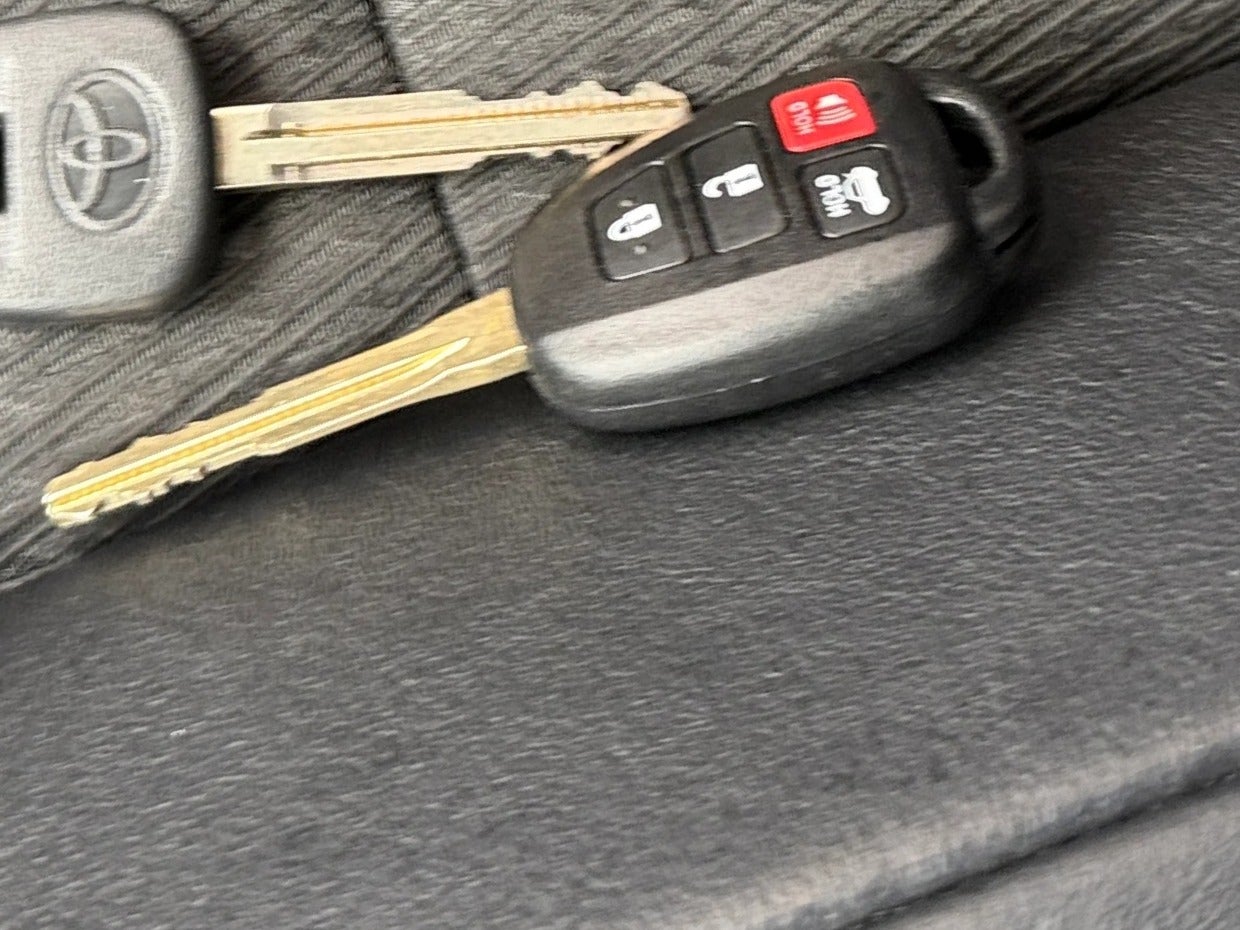 4T1BF1FK9EU322962