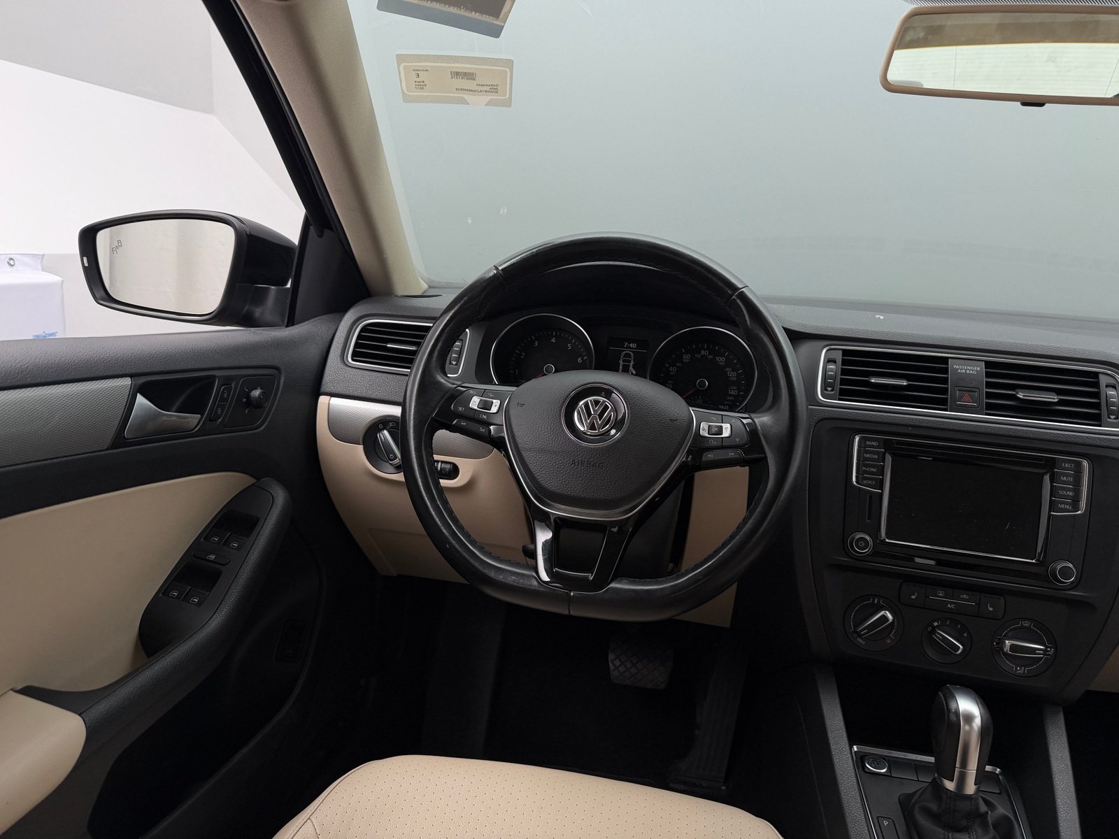 Thumbnail: 2017 Volkswagen Jetta - 4
