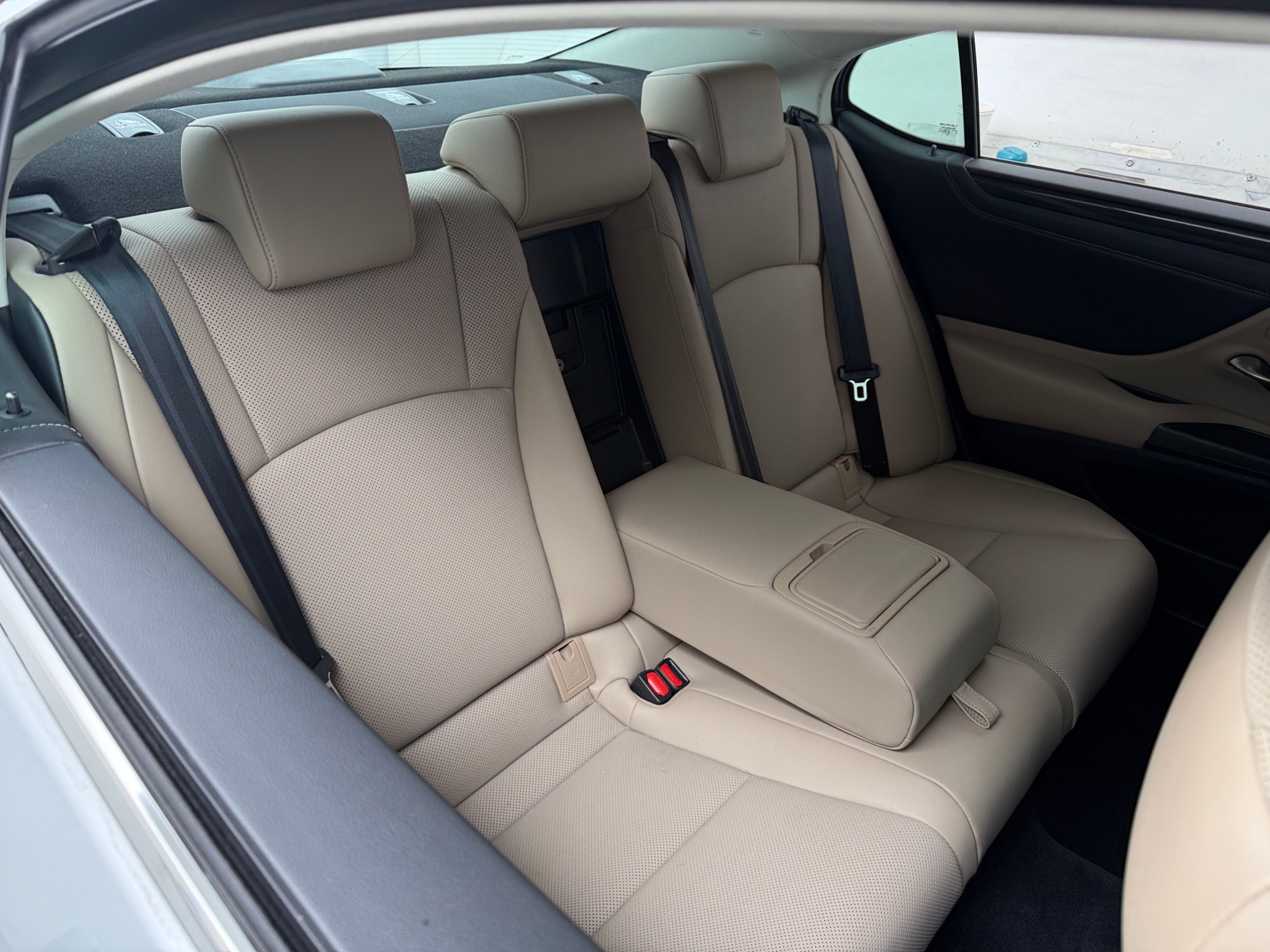 Thumbnail: 2019 Lexus ES - 6