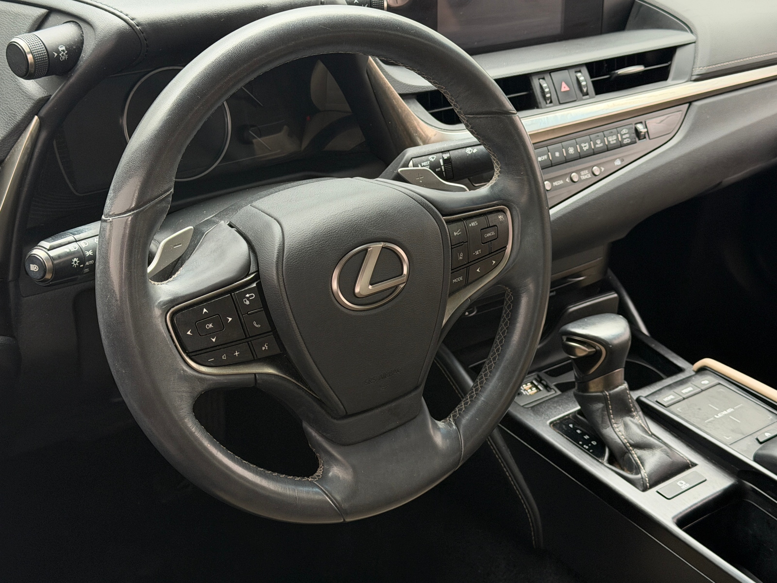 Thumbnail: 2019 Lexus ES - 5