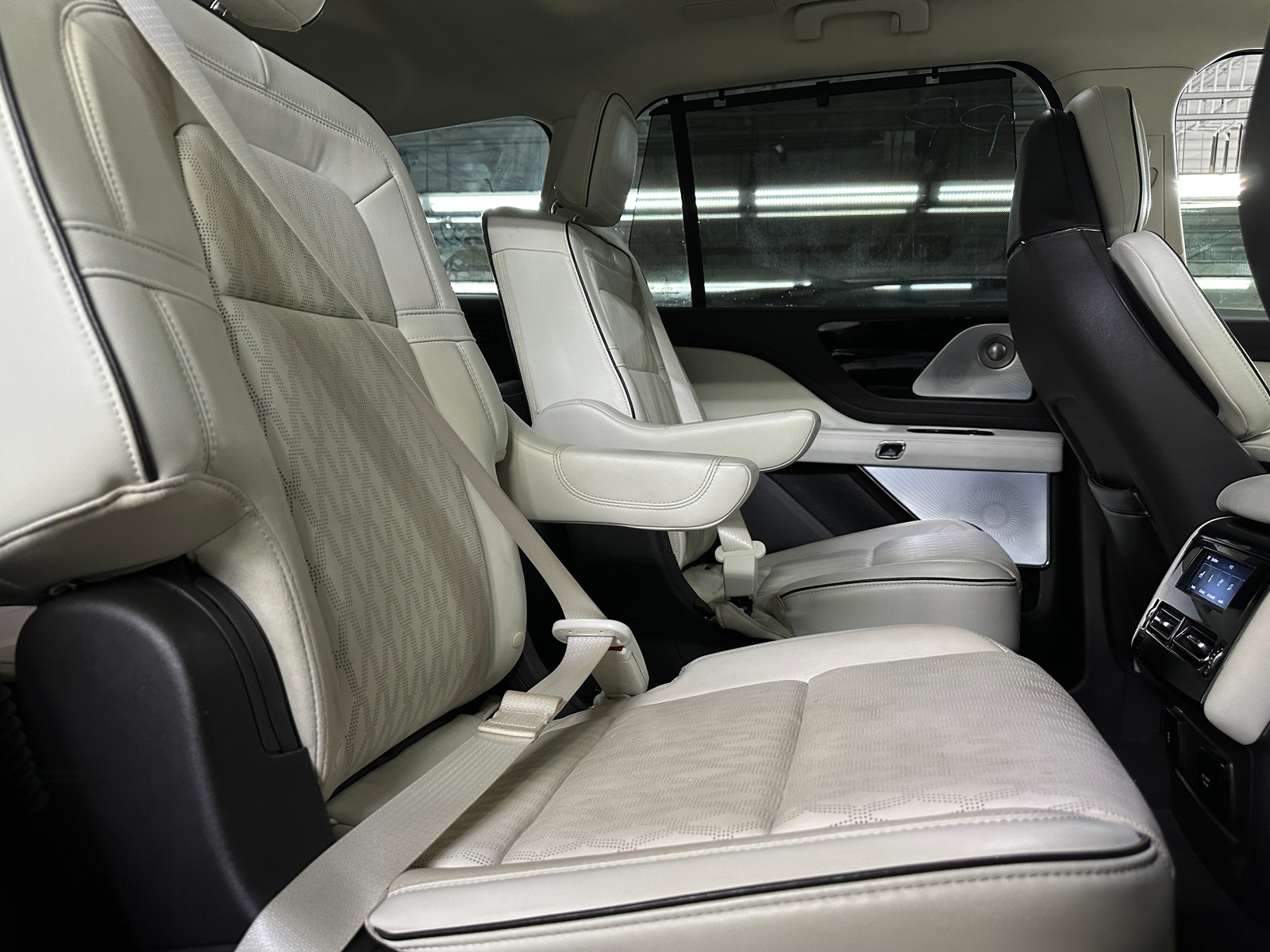 Thumbnail: 2023 Lincoln Aviator - 5