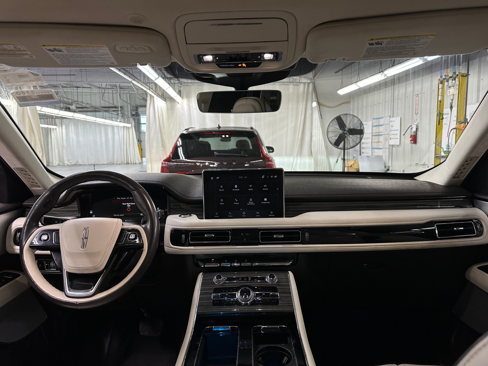 Thumbnail: 2023 Lincoln Aviator - 2