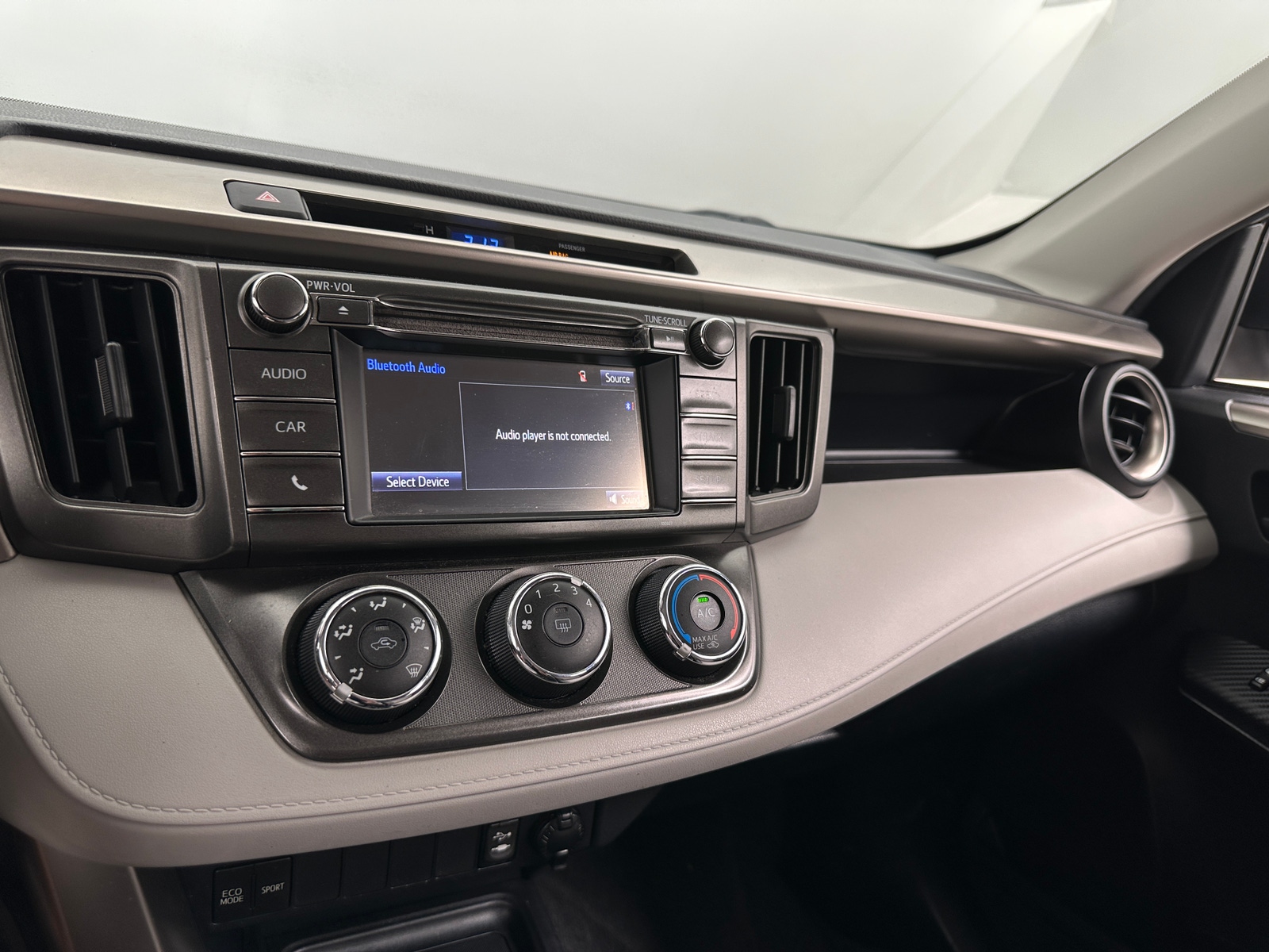 Thumbnail: 2014 Toyota RAV4 - 4