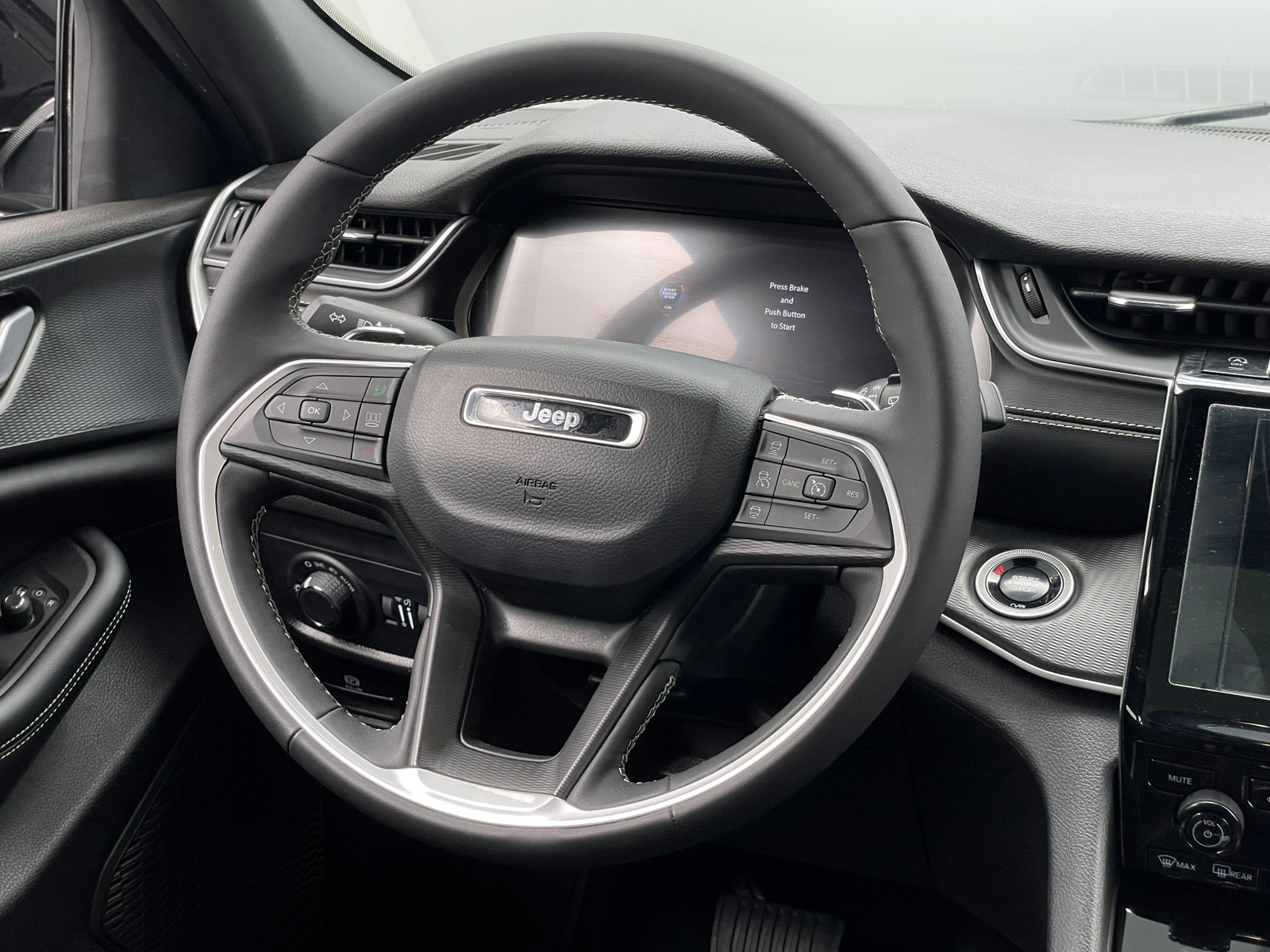 Thumbnail: 2025 Jeep Grand Cherokee - 4
