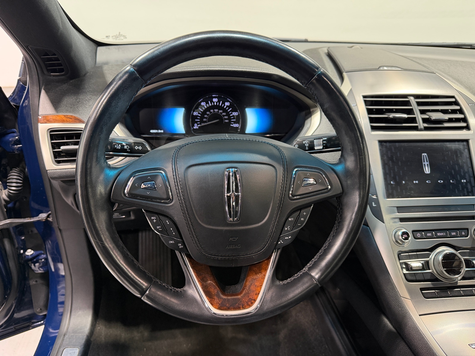 Thumbnail: 2019 Lincoln MKZ - 4