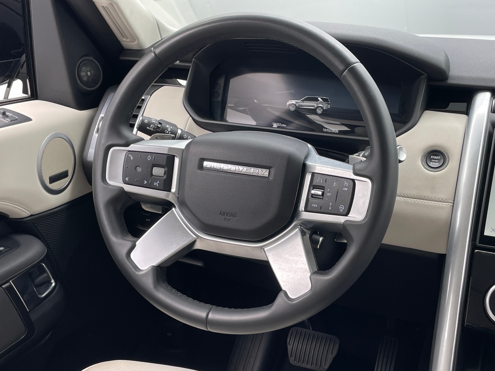 Thumbnail: 2025 Land Rover Discovery - 4
