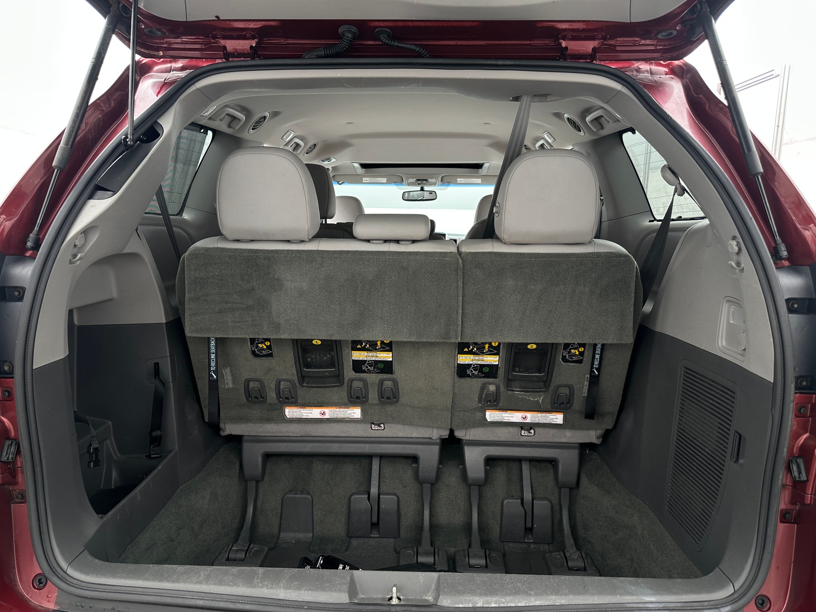 Thumbnail: 2017 Toyota Sienna - 6