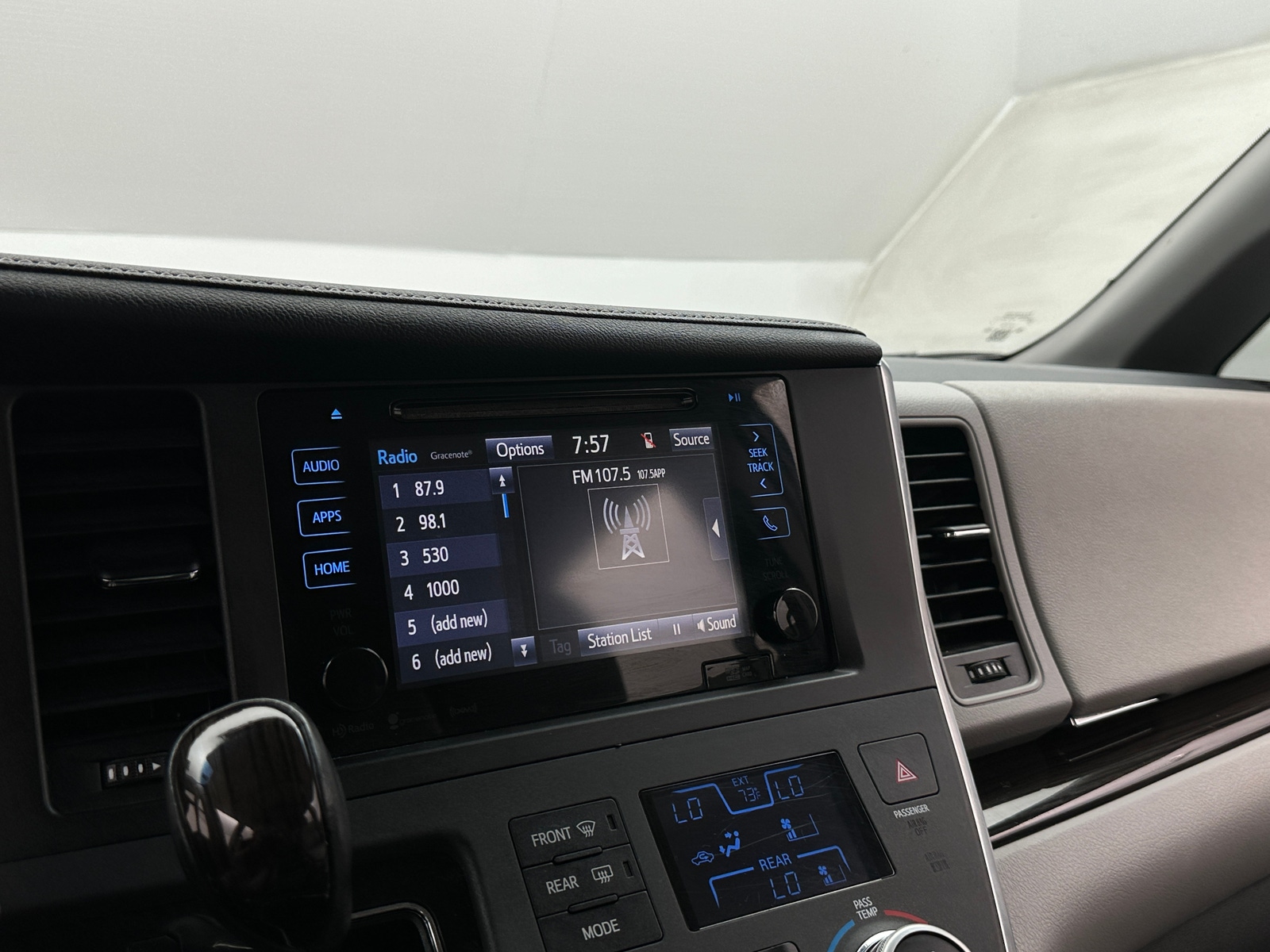 Thumbnail: 2017 Toyota Sienna - 3