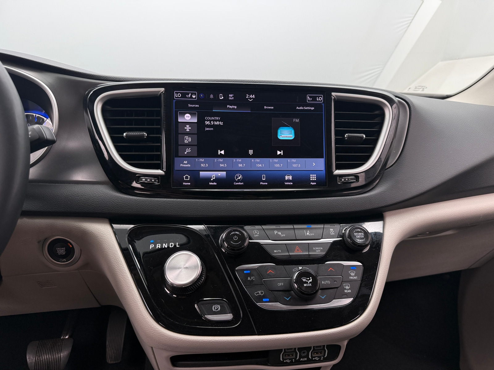 Thumbnail: 2024 Chrysler Pacifica - 3
