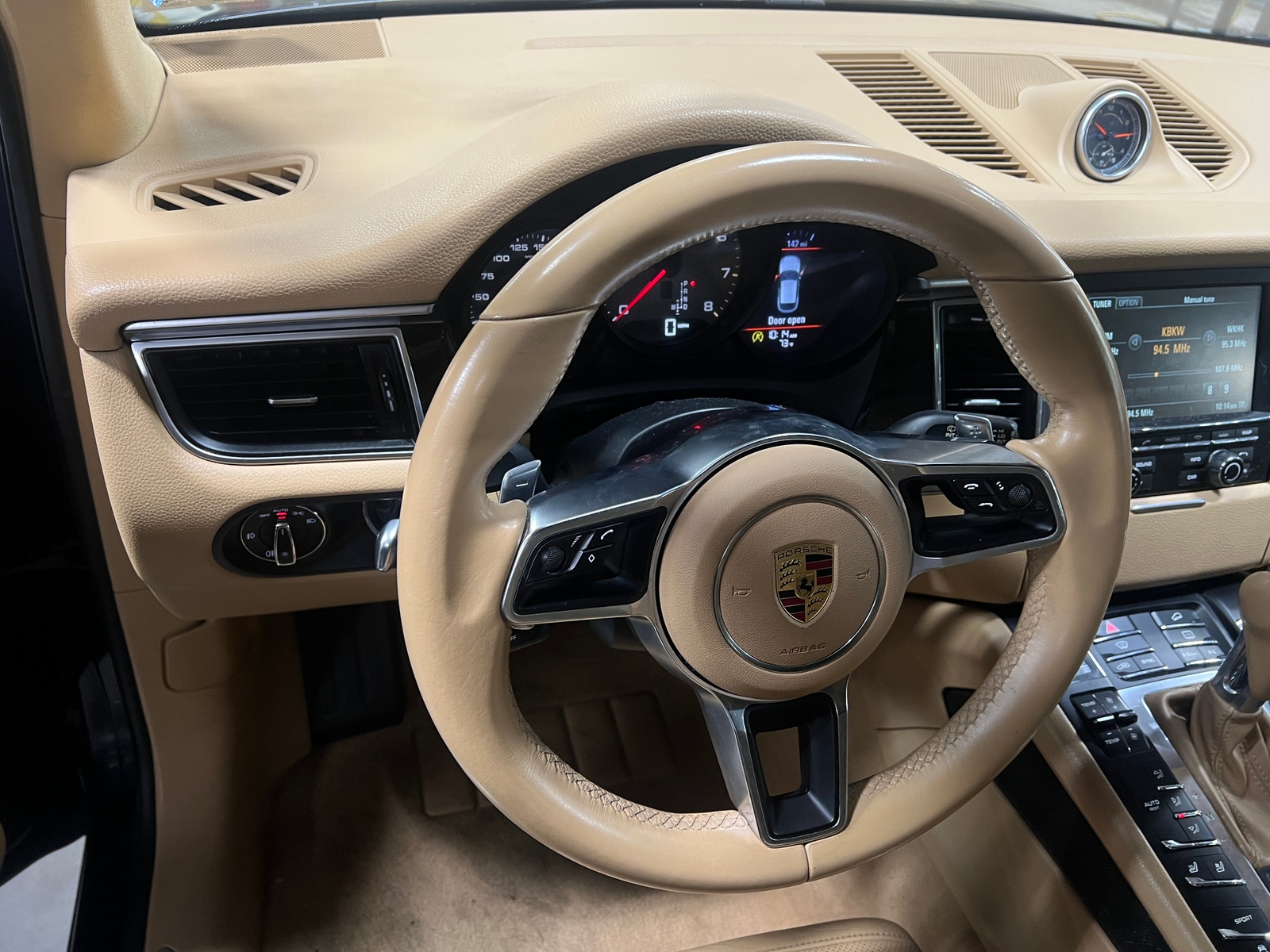 Thumbnail: 2016 Porsche Macan - 4