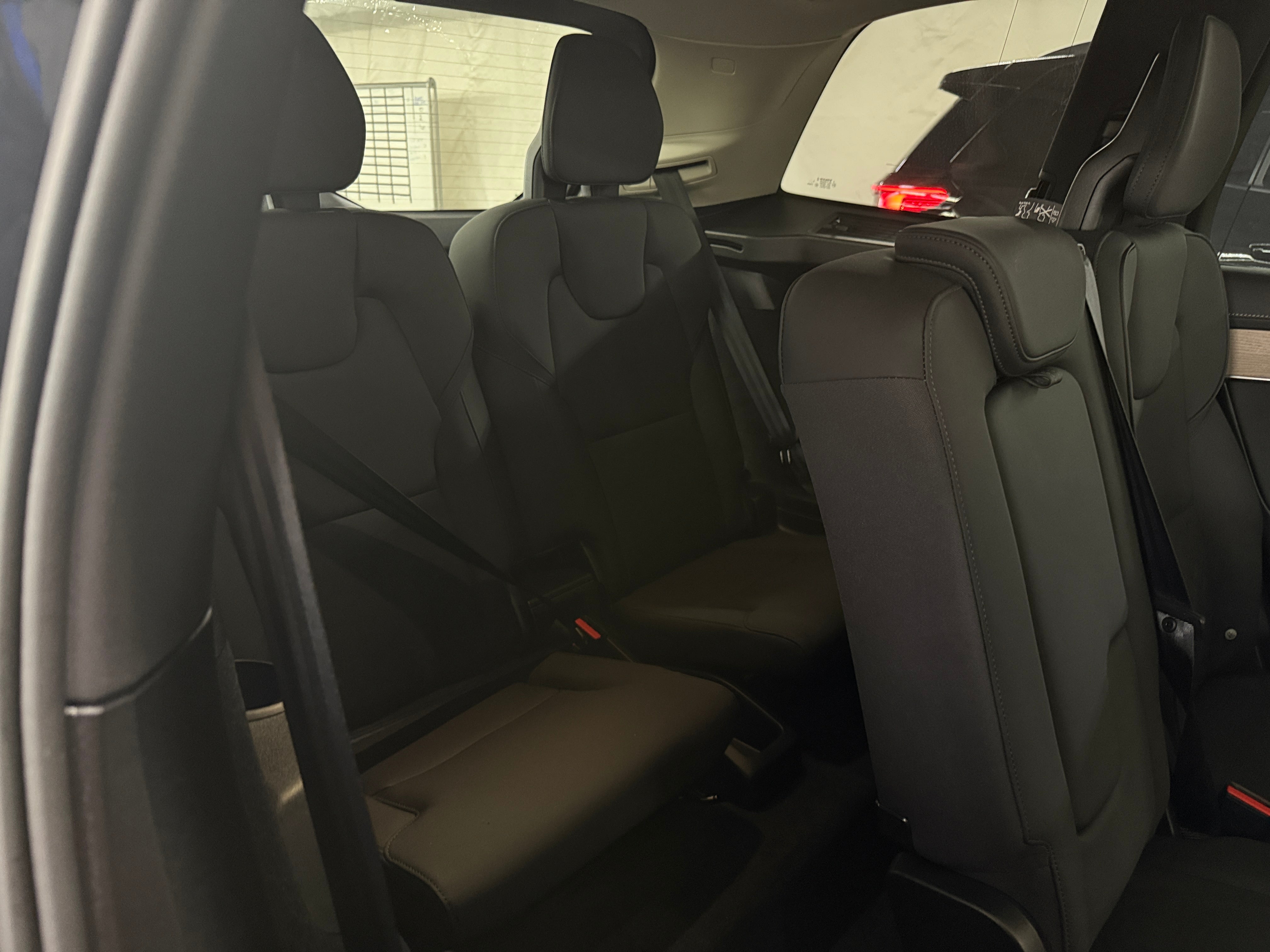 2026 Volvo XC90 Plus - Photo 2