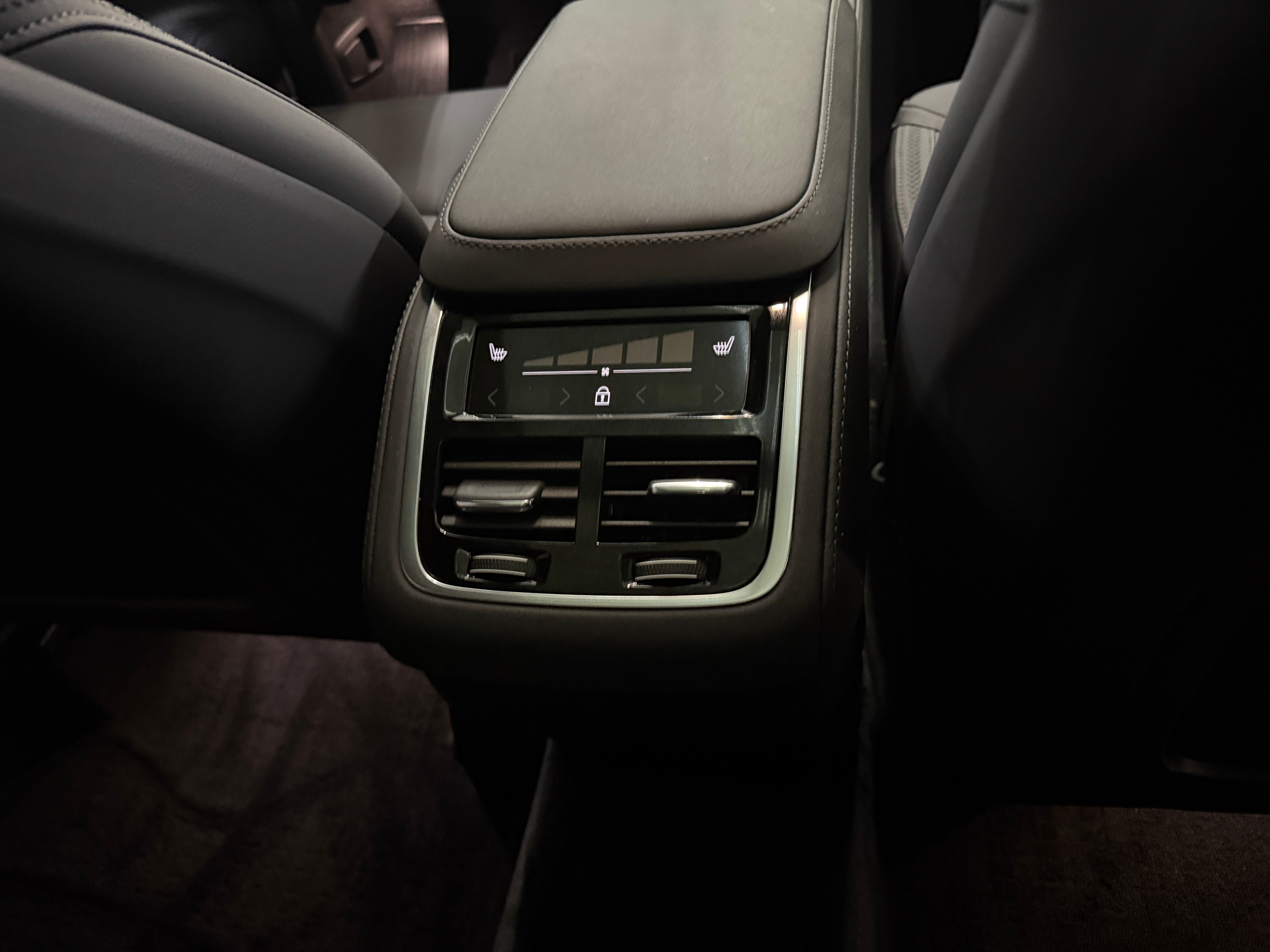 2026 Volvo XC90 Plus - Photo 7