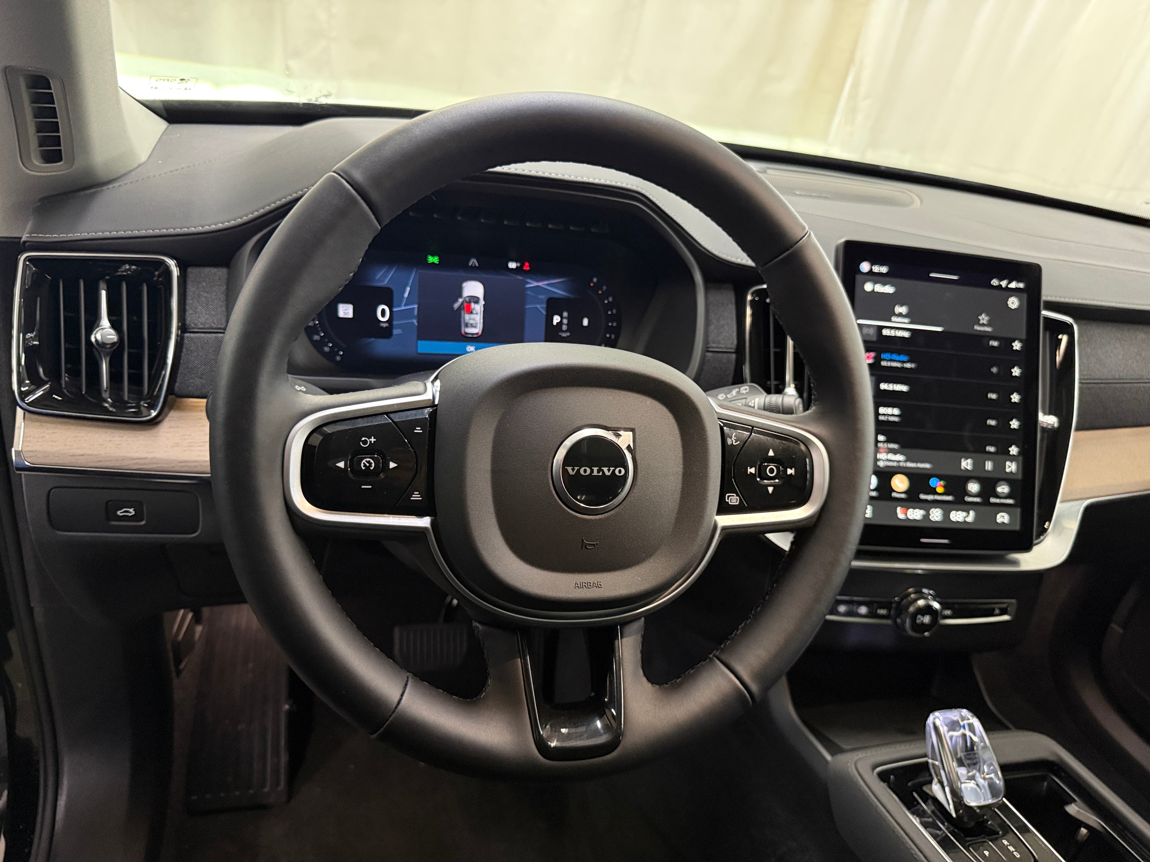 2026 Volvo XC90 Plus - Photo 9