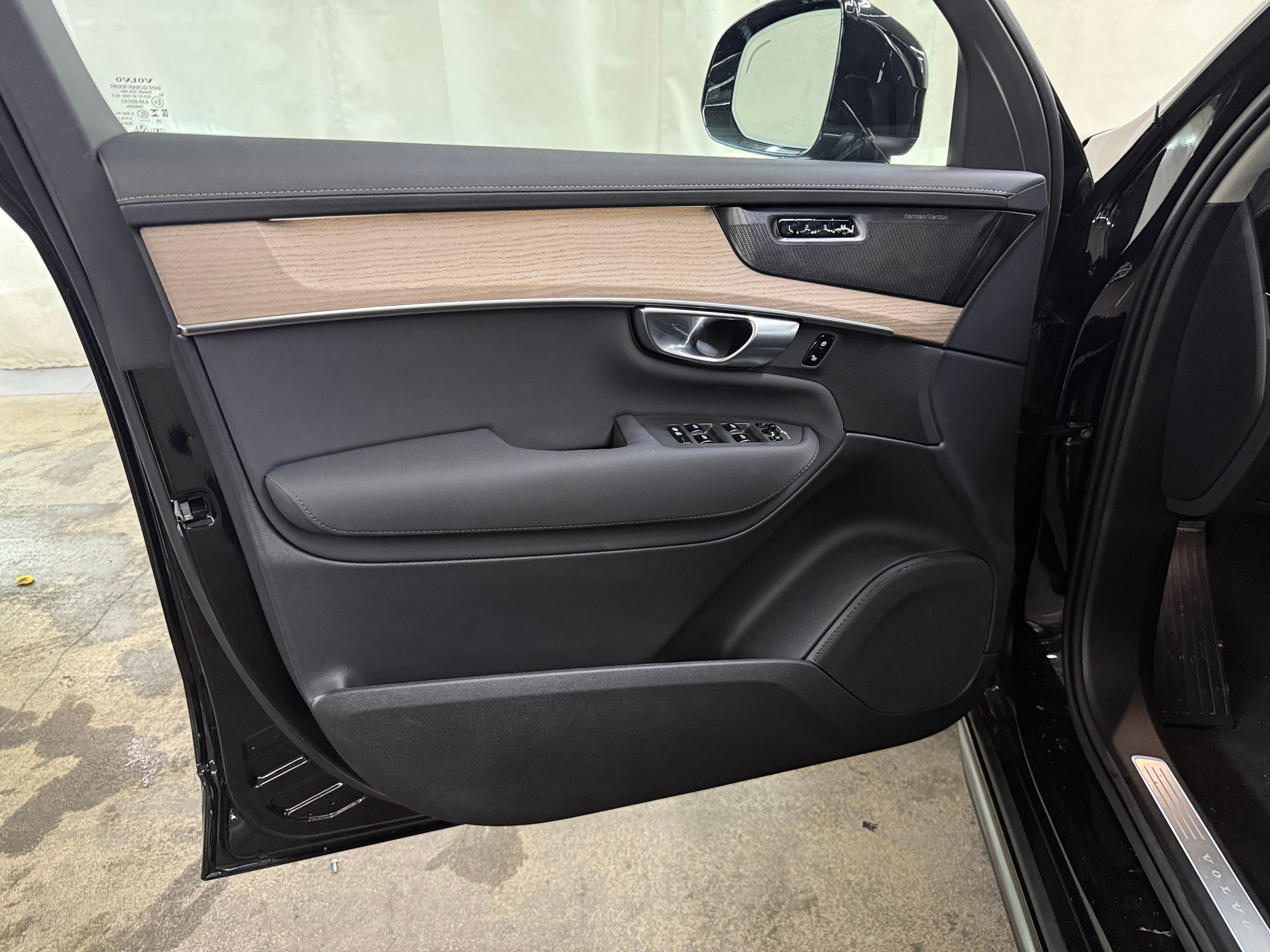 2026 Volvo XC90 Plus - Photo 11