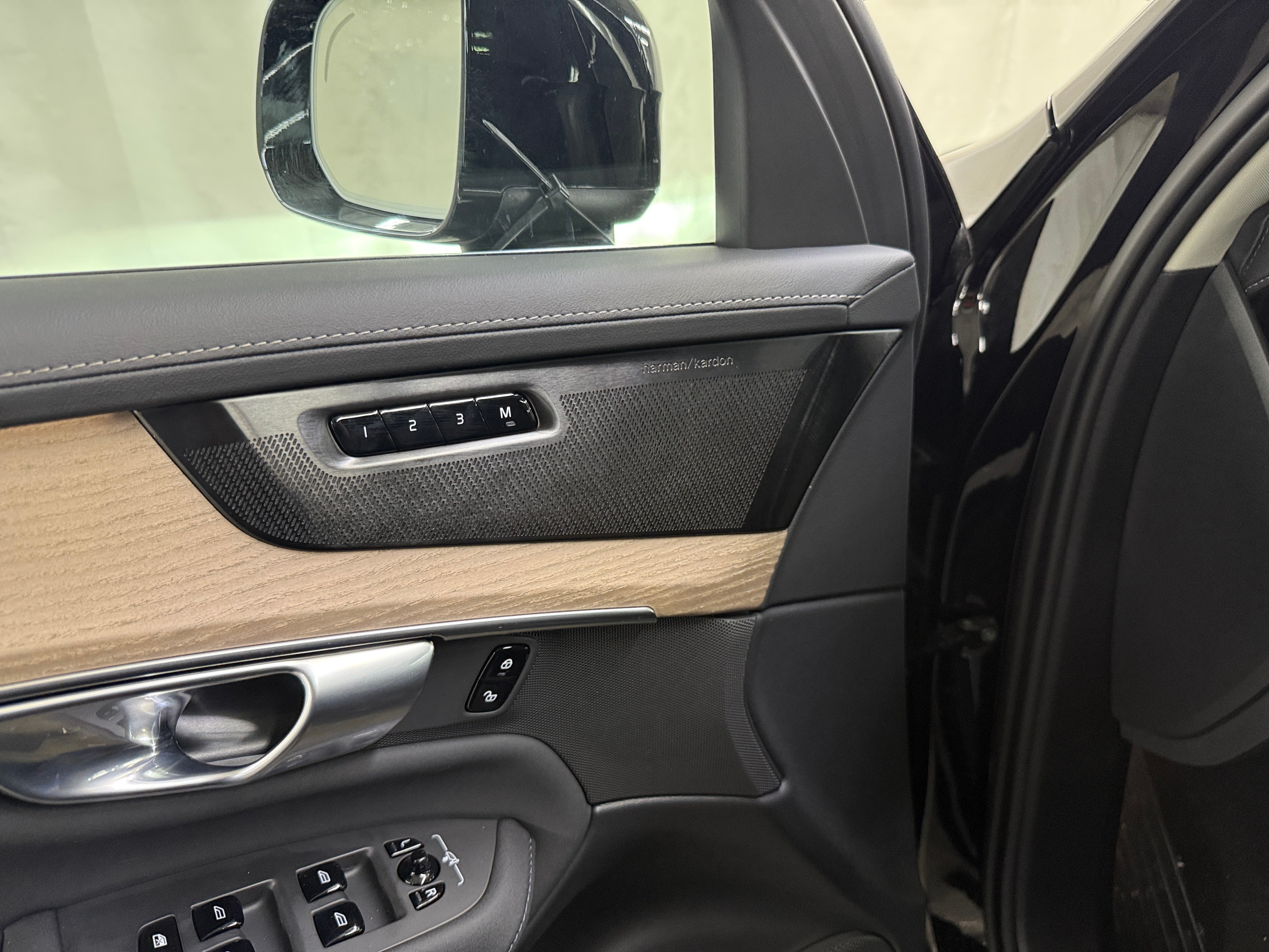 2026 Volvo XC90 Plus - Photo 12