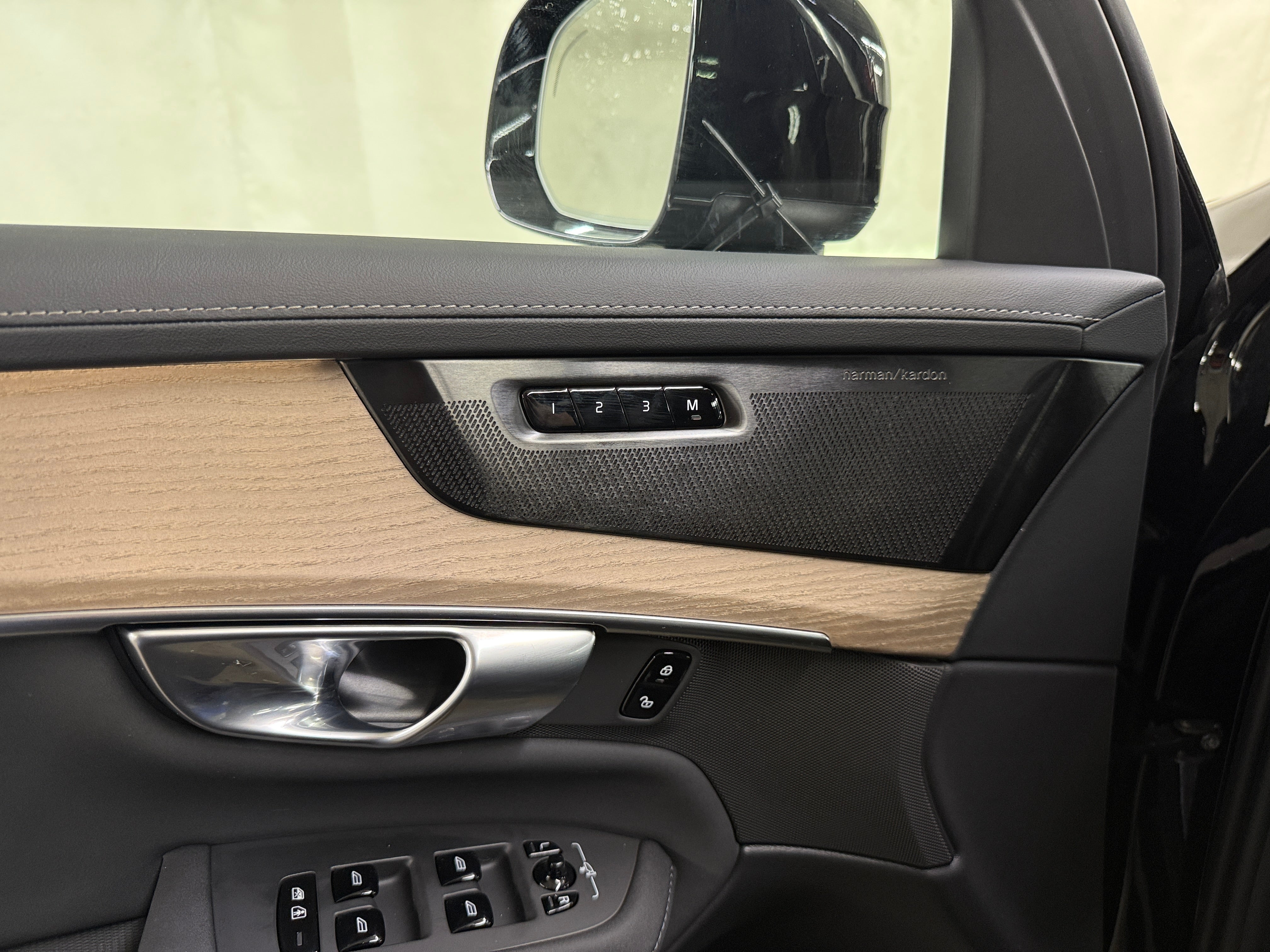 2026 Volvo XC90 Plus - Photo 13