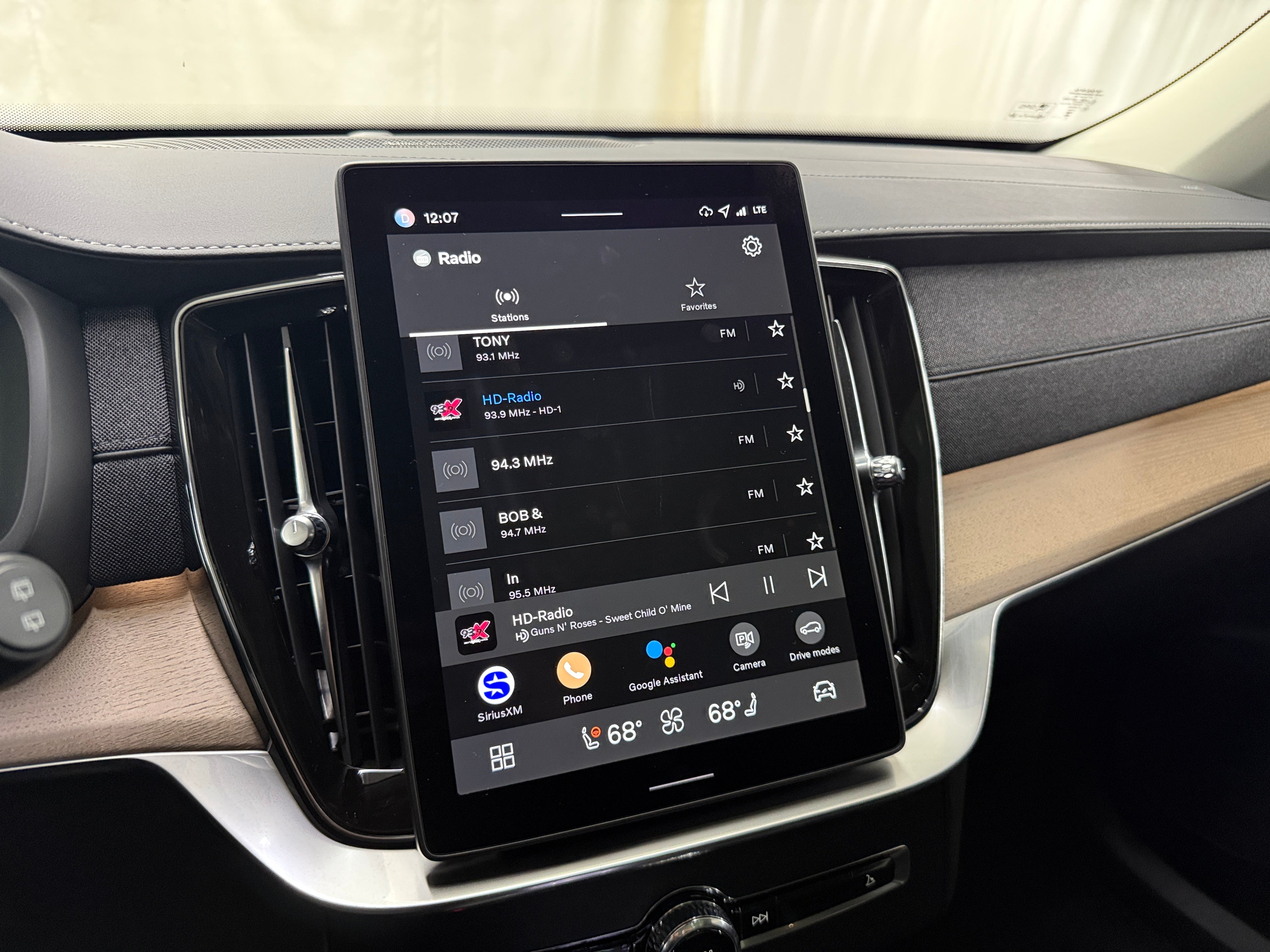 2026 Volvo XC90 Plus - Photo 16
