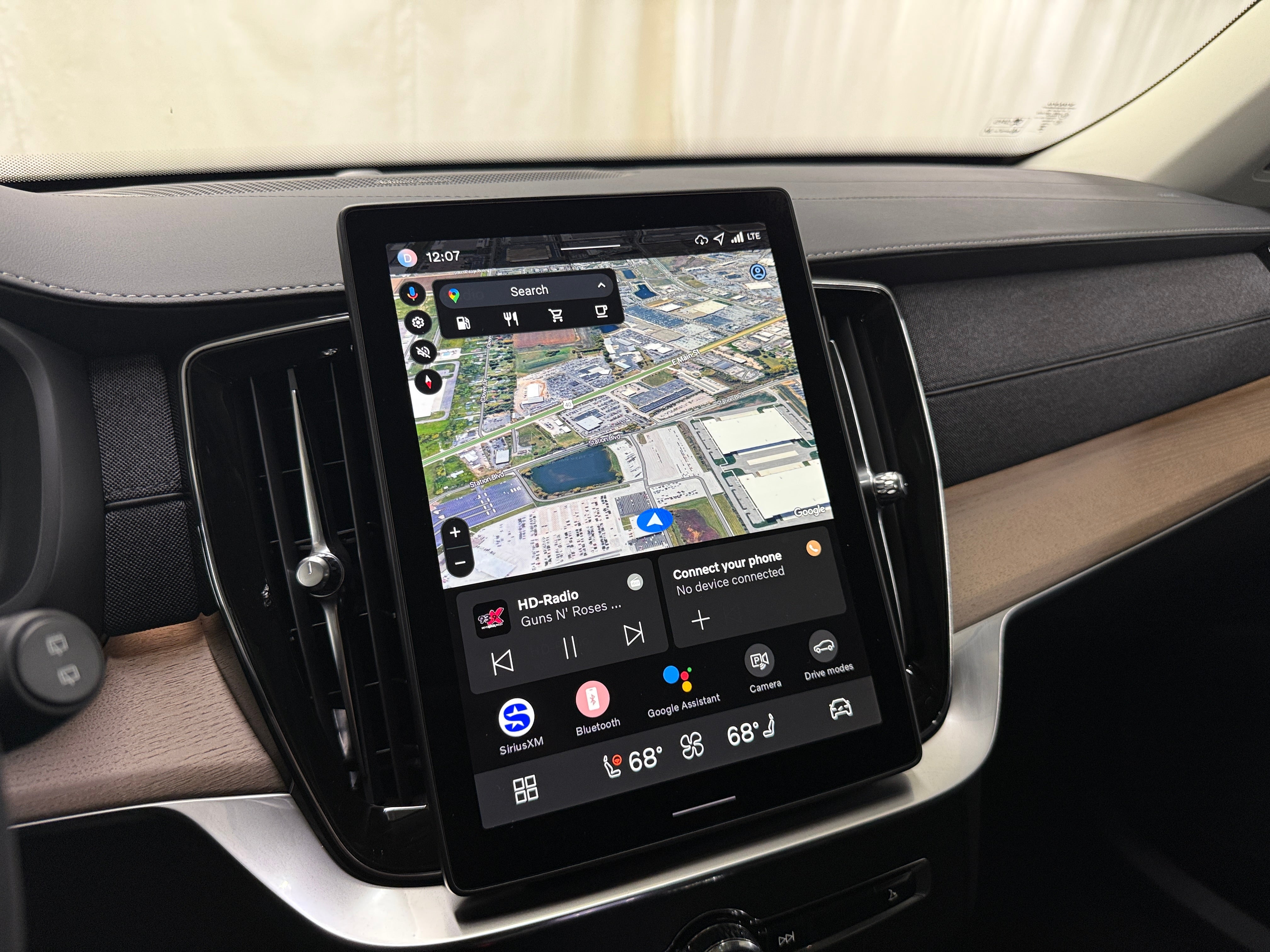 2026 Volvo XC90 Plus - Photo 17